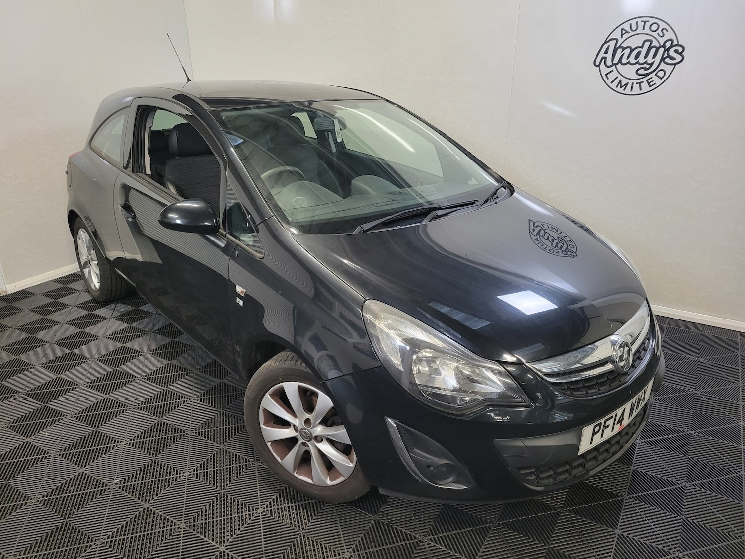 Used Vauxhall Corsa 2014 for sale - 77377764: Photo 2