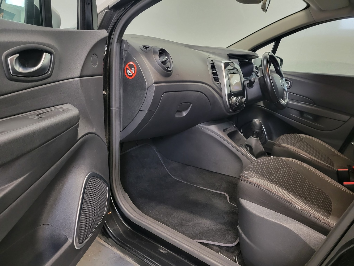 Used Renault Captur 2018 for sale - 76126355: Photo 18