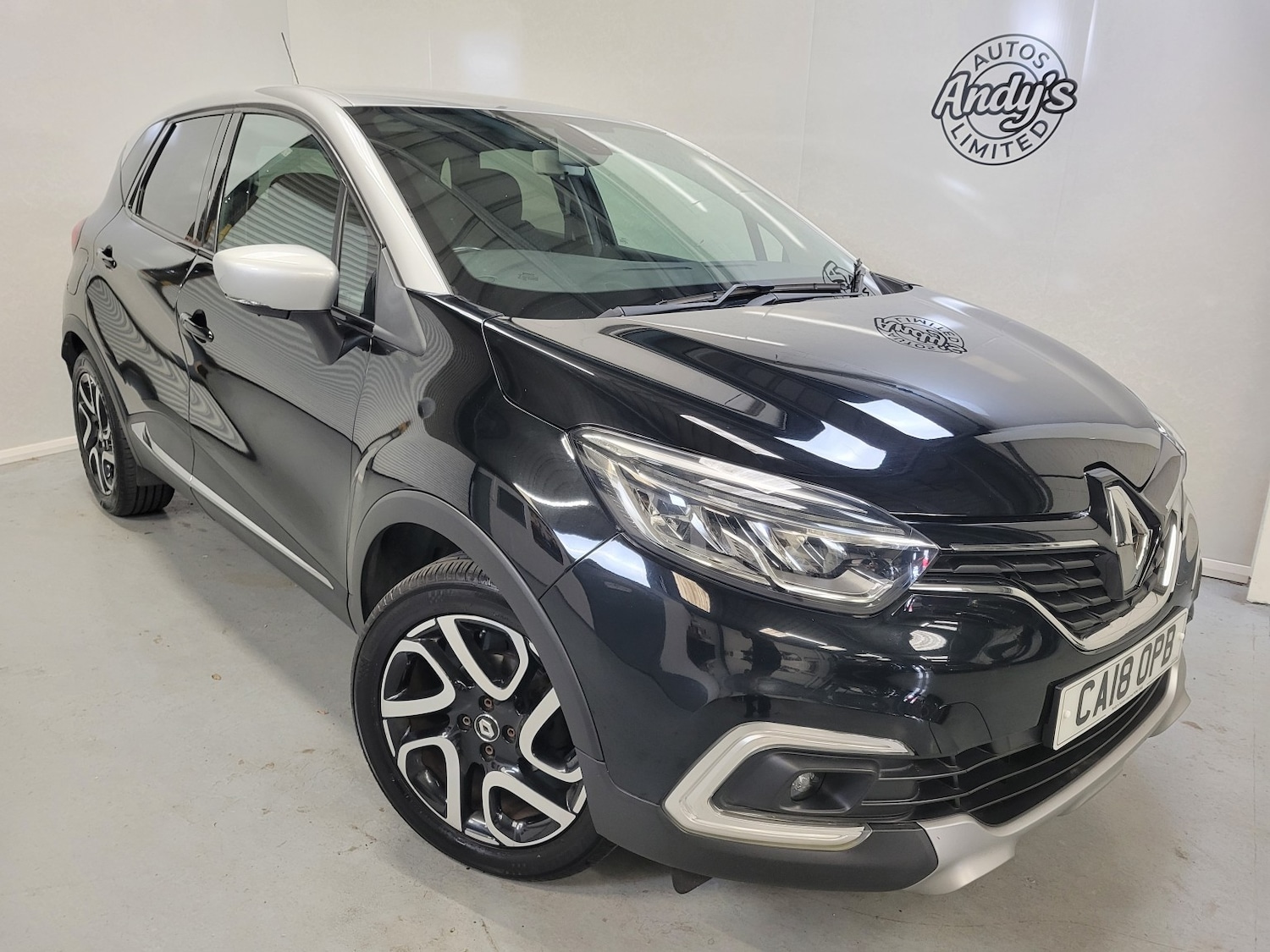Used Renault Captur 2018 for sale - 76126355: Photo 2