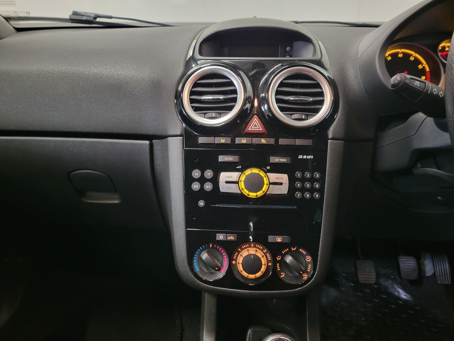 Used Vauxhall Corsa 2014 for sale - 77107610: Photo 42