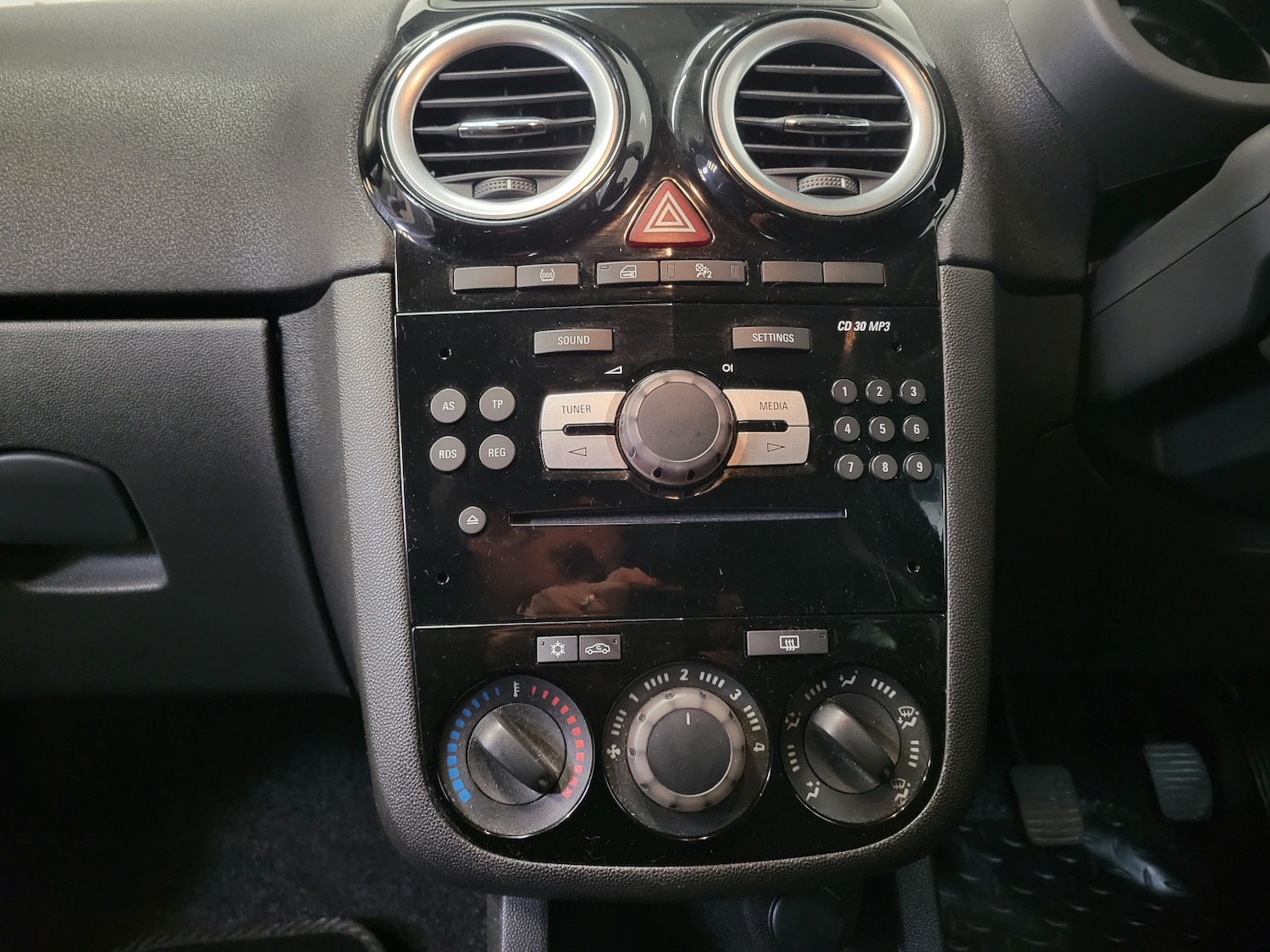 Used Vauxhall Corsa 2014 for sale - 77107610: Photo 52