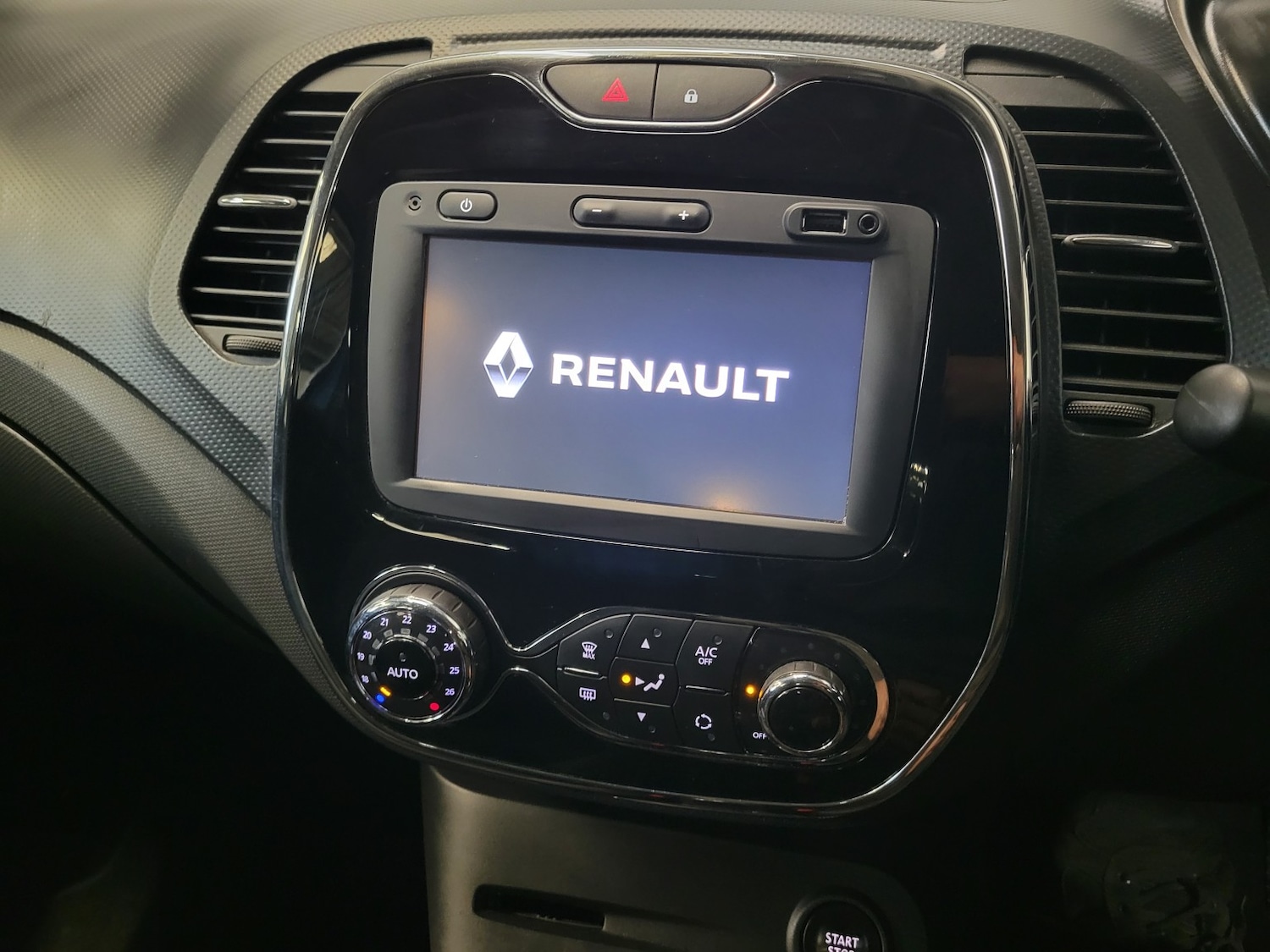 Used Renault Captur 2016 for sale - 76134044: Photo 30
