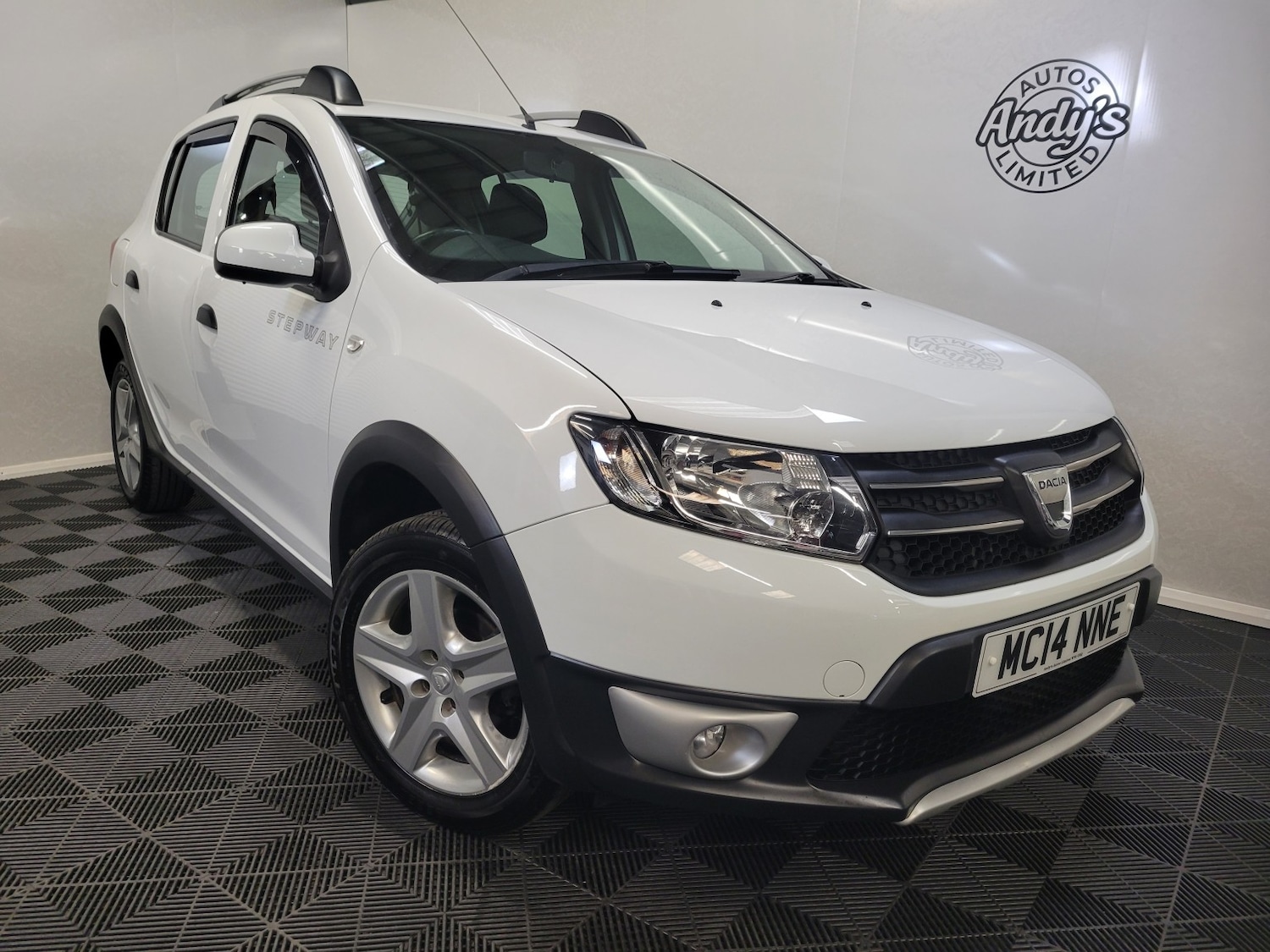 Used Dacia Sandero Stepway 2014 for sale - 77973766: Photo 2