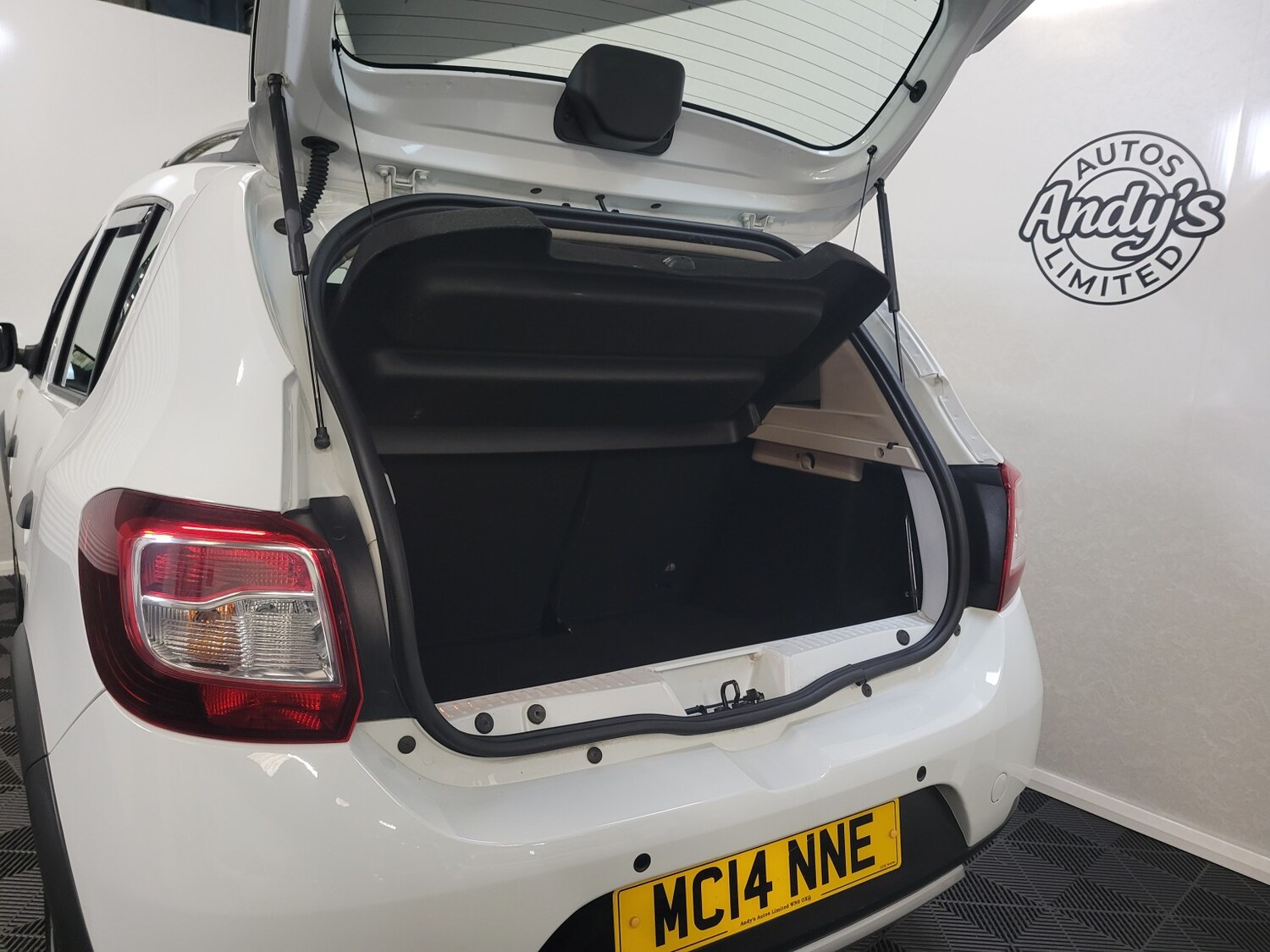 Used Dacia Sandero Stepway 2014 for sale - 77973766: Photo 29