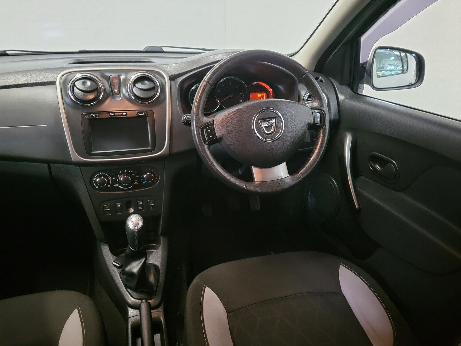 Used Dacia Sandero Stepway 2014 for sale - 77973766: Photo 32