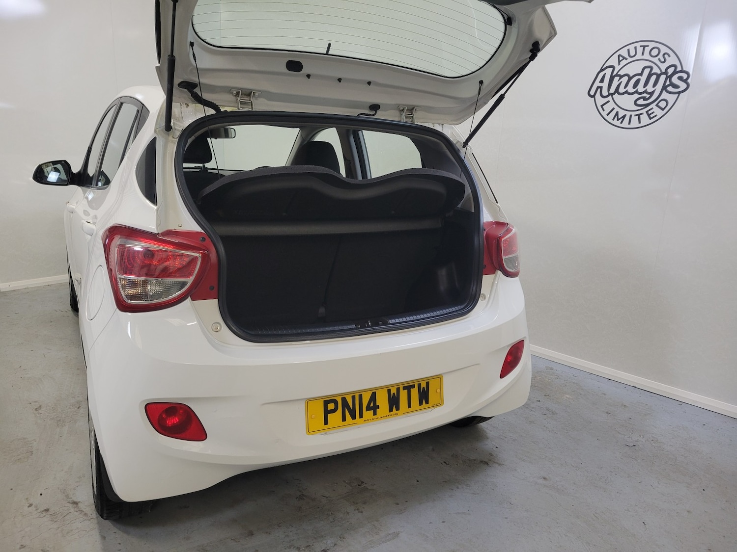 Used Hyundai i10 2014 for sale - 76618641: Photo 34