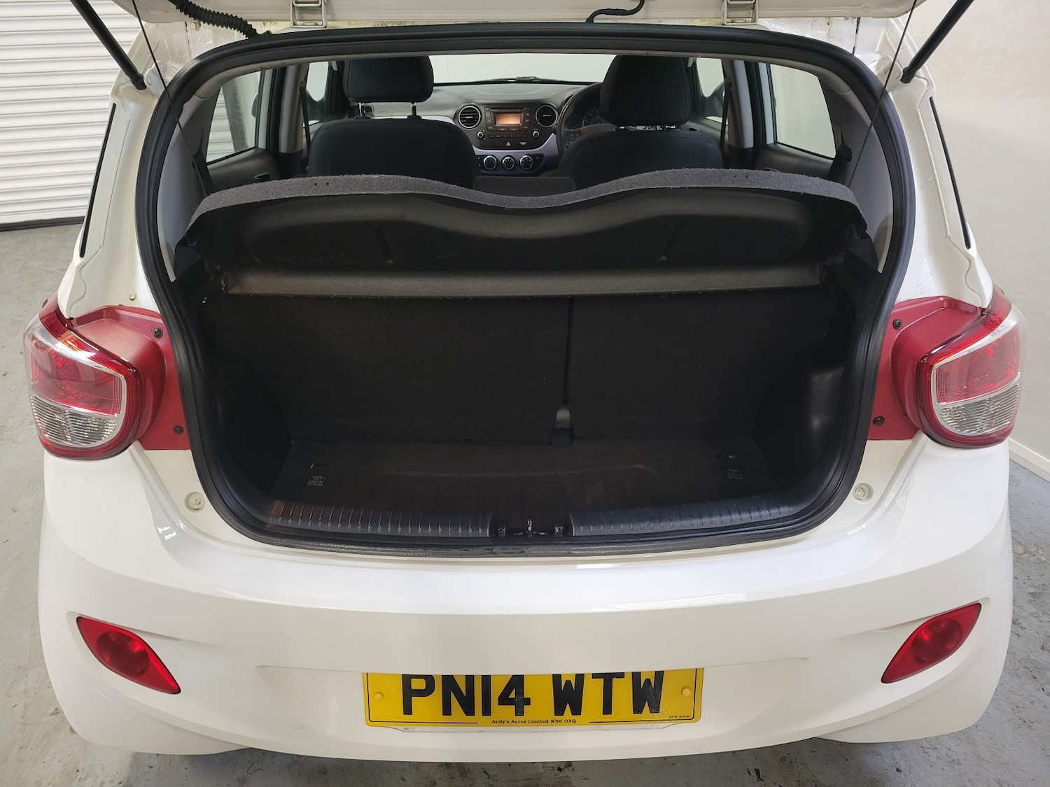 Used Hyundai i10 2014 for sale - 76618641: Photo 35