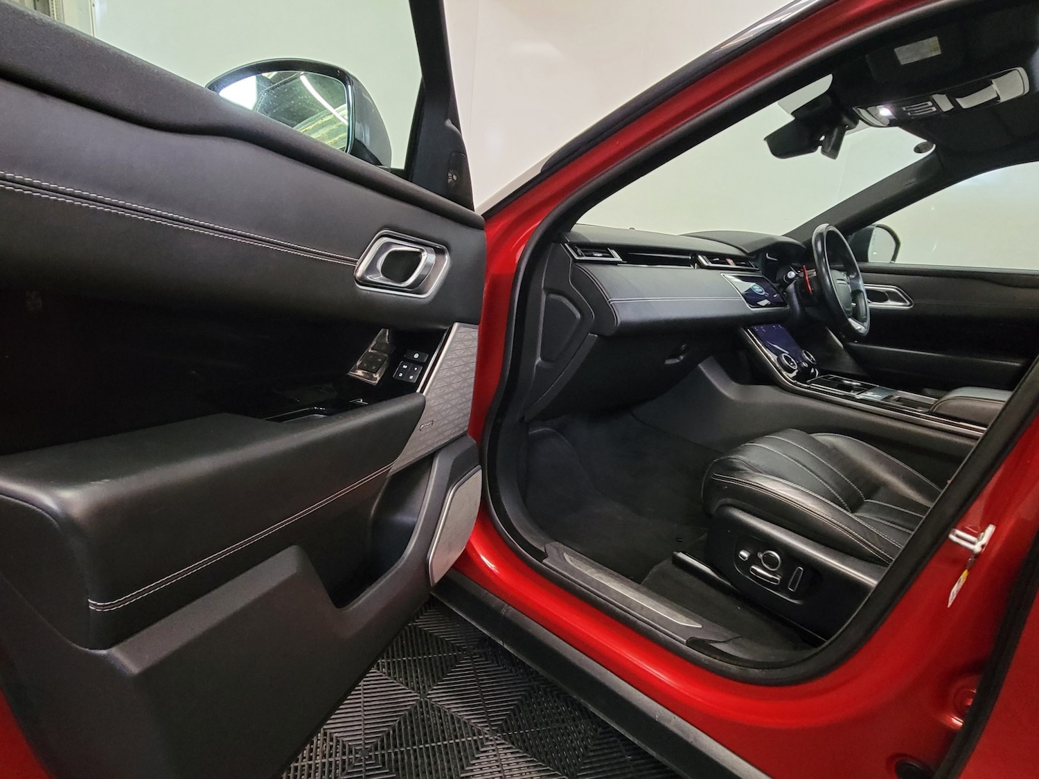 Used Land Rover Range Rover Velar 2017 for sale - 77562564: Photo 58