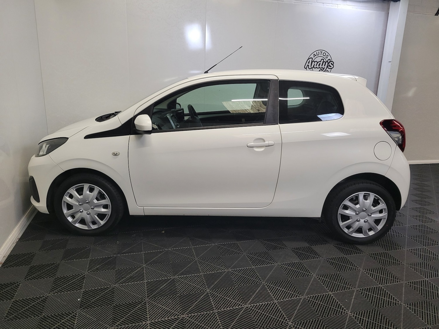 Used Peugeot 108 2015 for sale - 77516091: Photo 31
