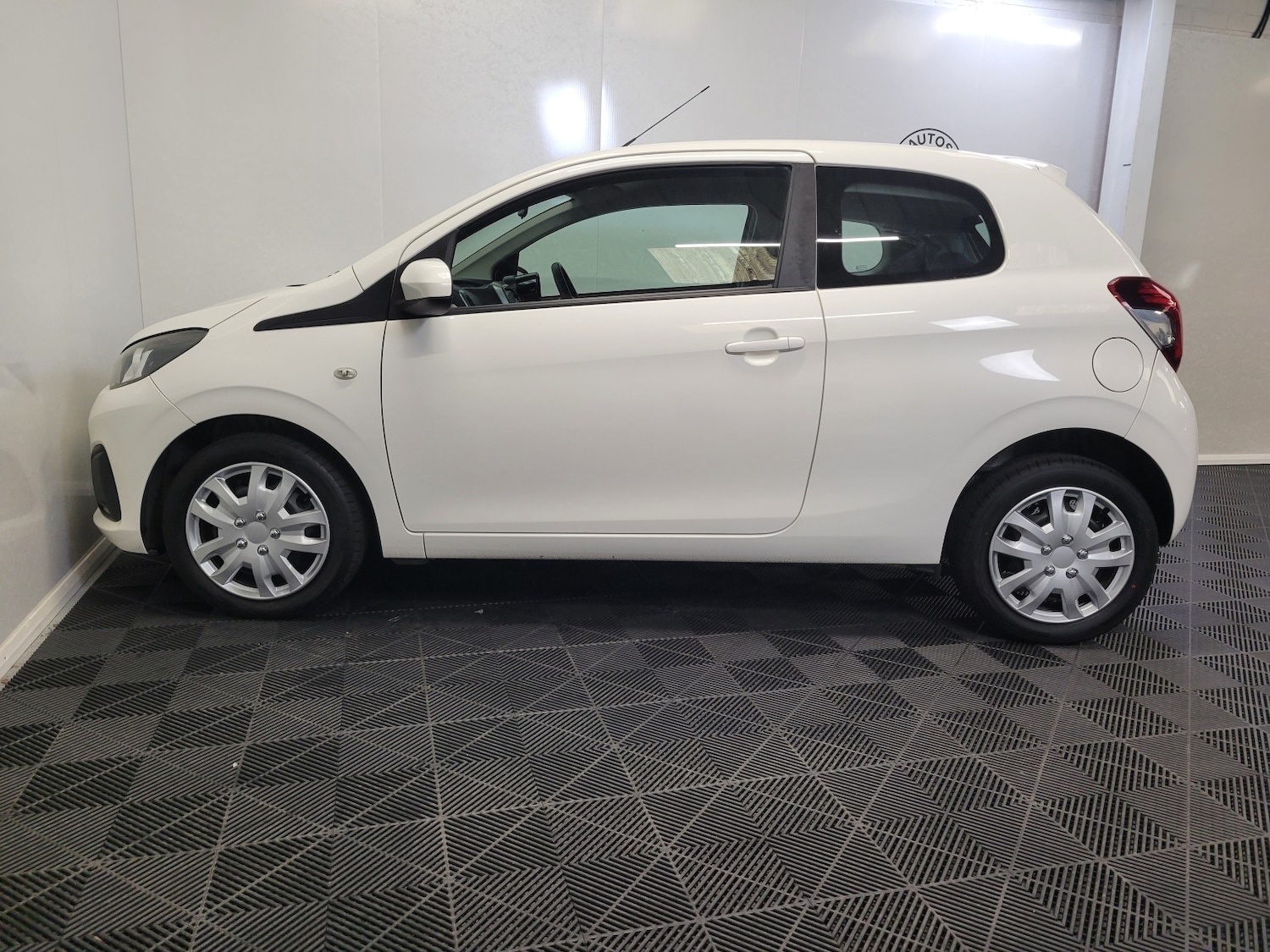 Used Peugeot 108 2015 for sale - 77516091: Photo 32