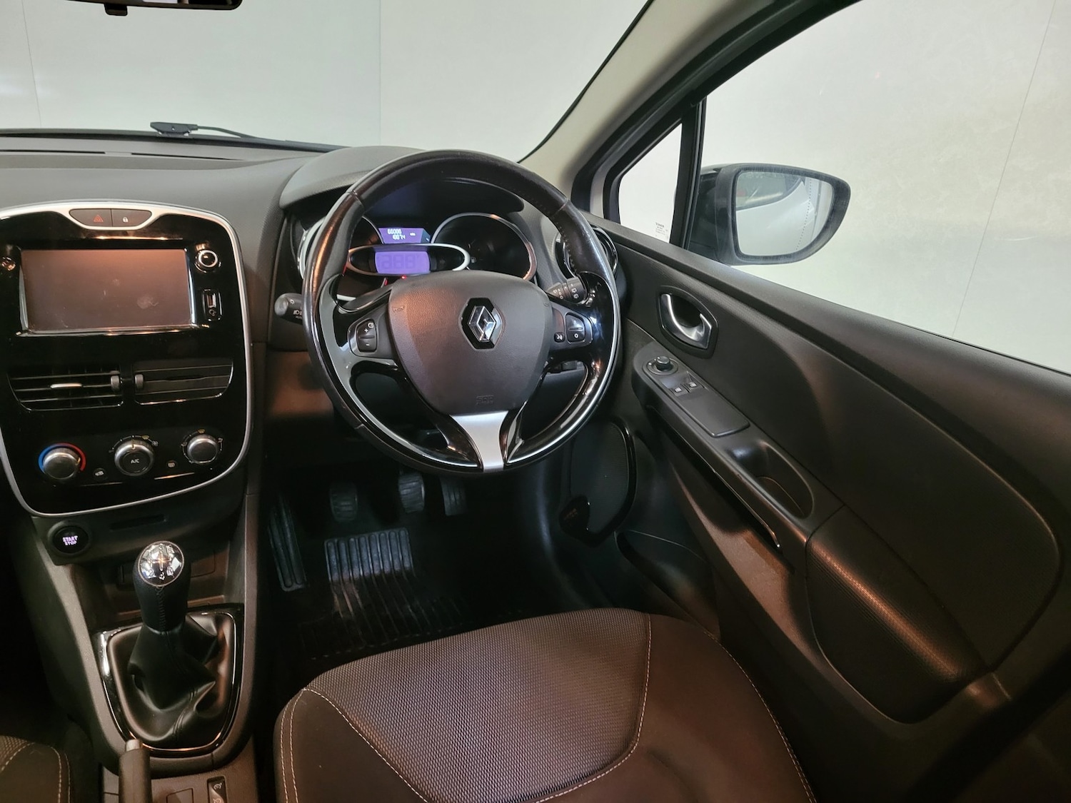 Used Renault Clio 2016 for sale - 77350128: Photo 34