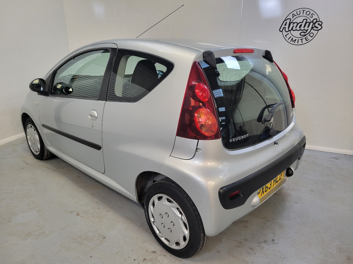 Used Peugeot 107 2013 for sale - 76637465: Photo 15