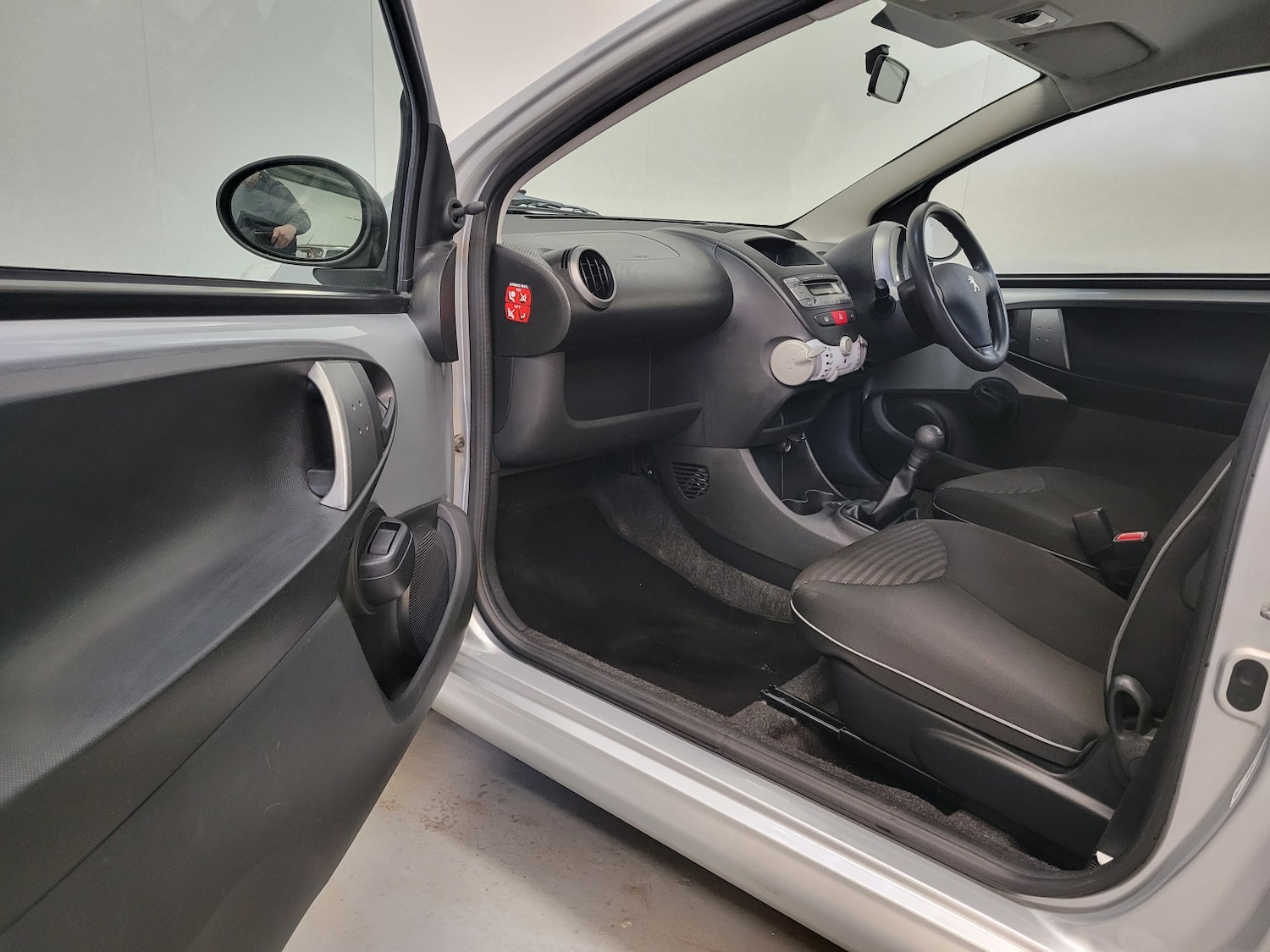 Used Peugeot 107 2013 for sale - 76637465: Photo 38