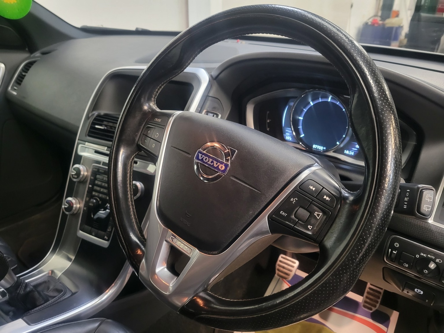 Used Volvo XC60 2015 for sale - 78090632: Photo 4