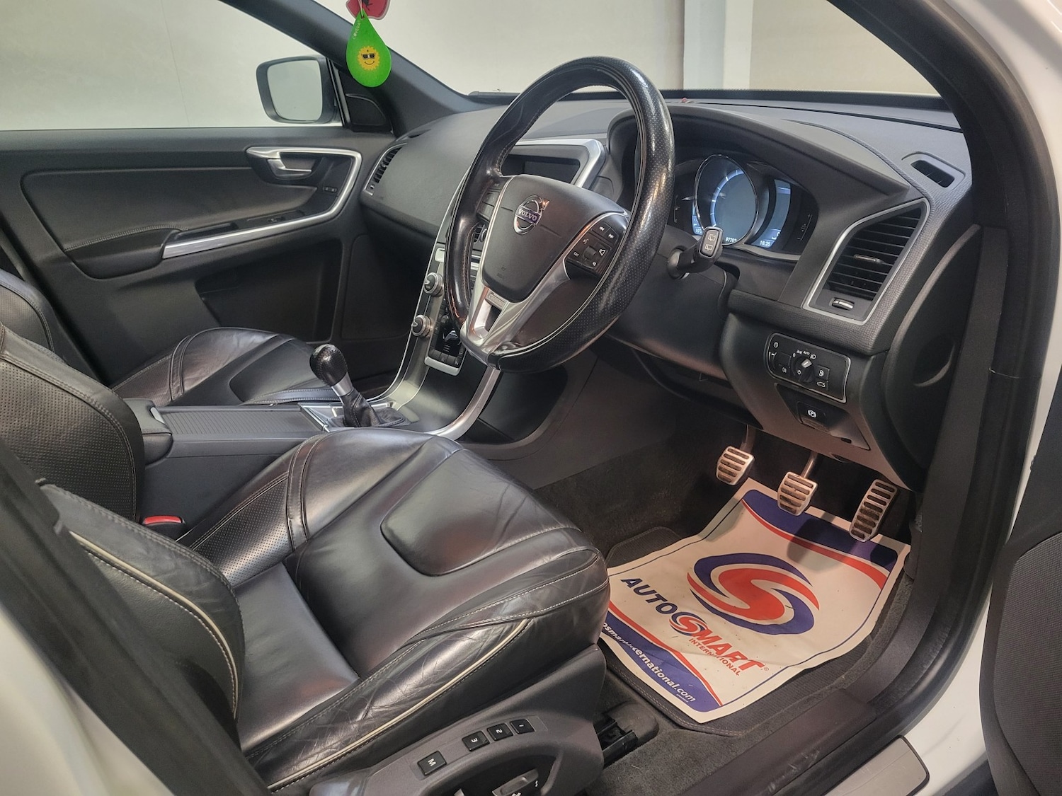 Used Volvo XC60 2015 for sale - 78090632: Photo 5