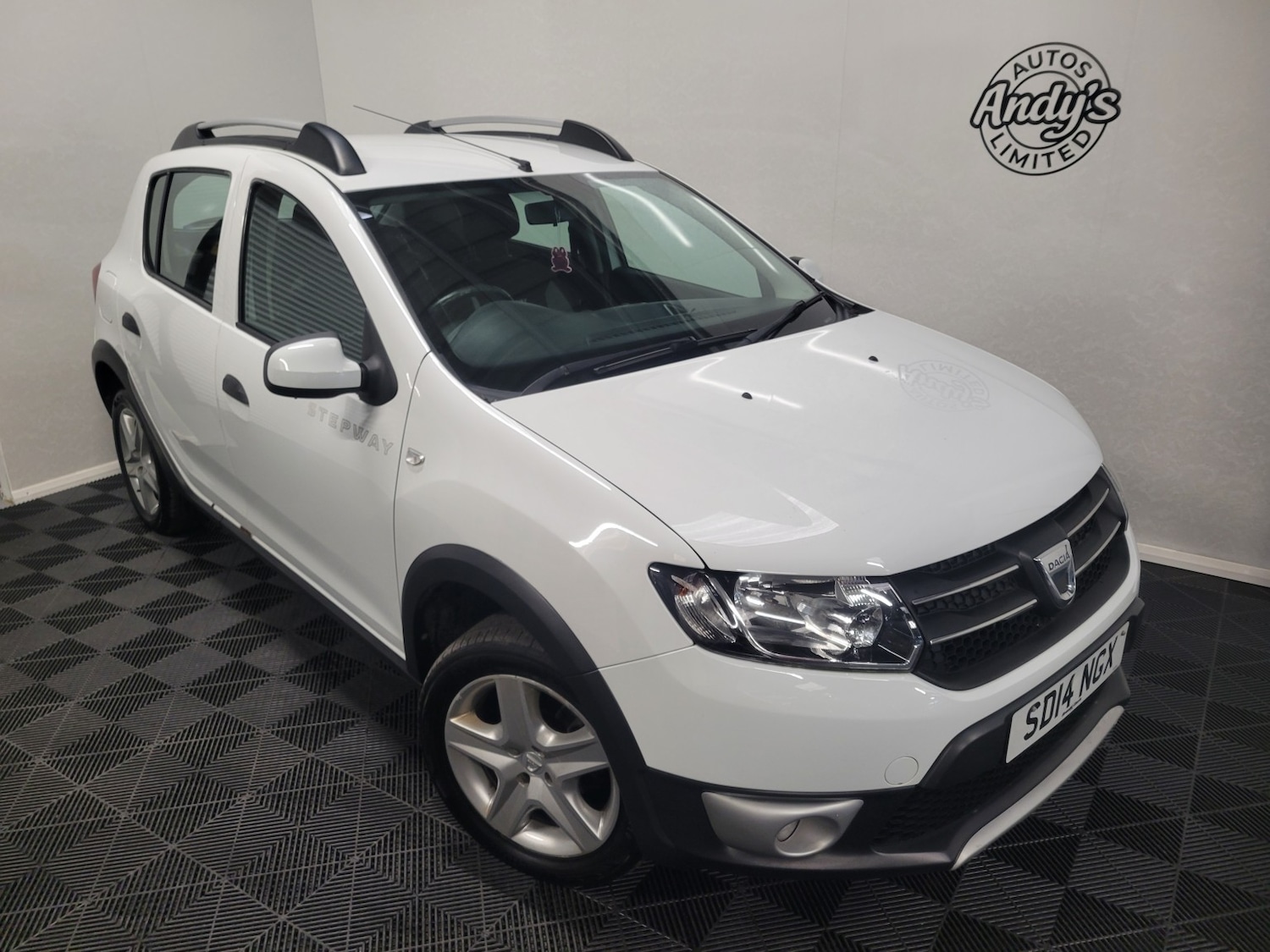 Used Dacia Sandero Stepway 2014 for sale - 77053705: Photo 2
