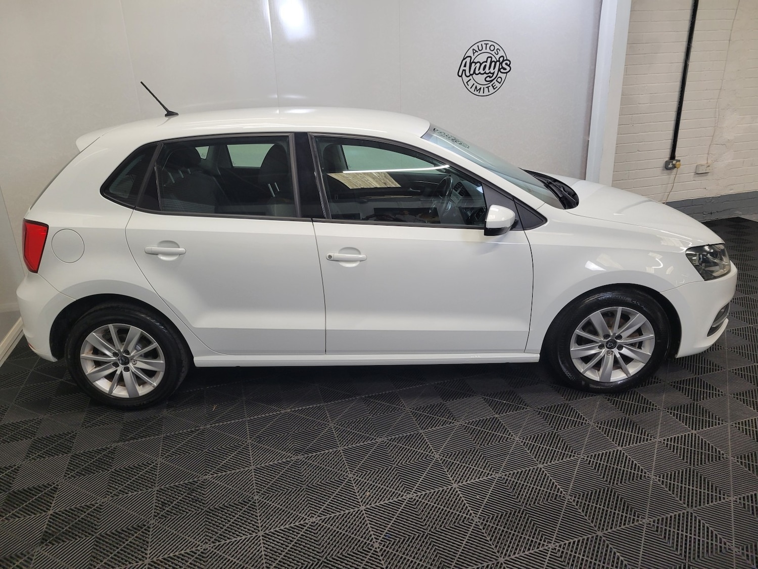 Used Volkswagen Polo 2015 for sale - 77350129: Photo 16
