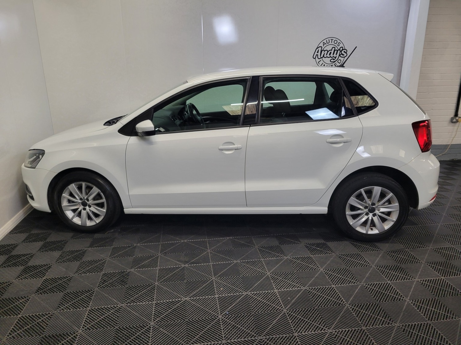 Used Volkswagen Polo 2015 for sale - 77350129: Photo 30