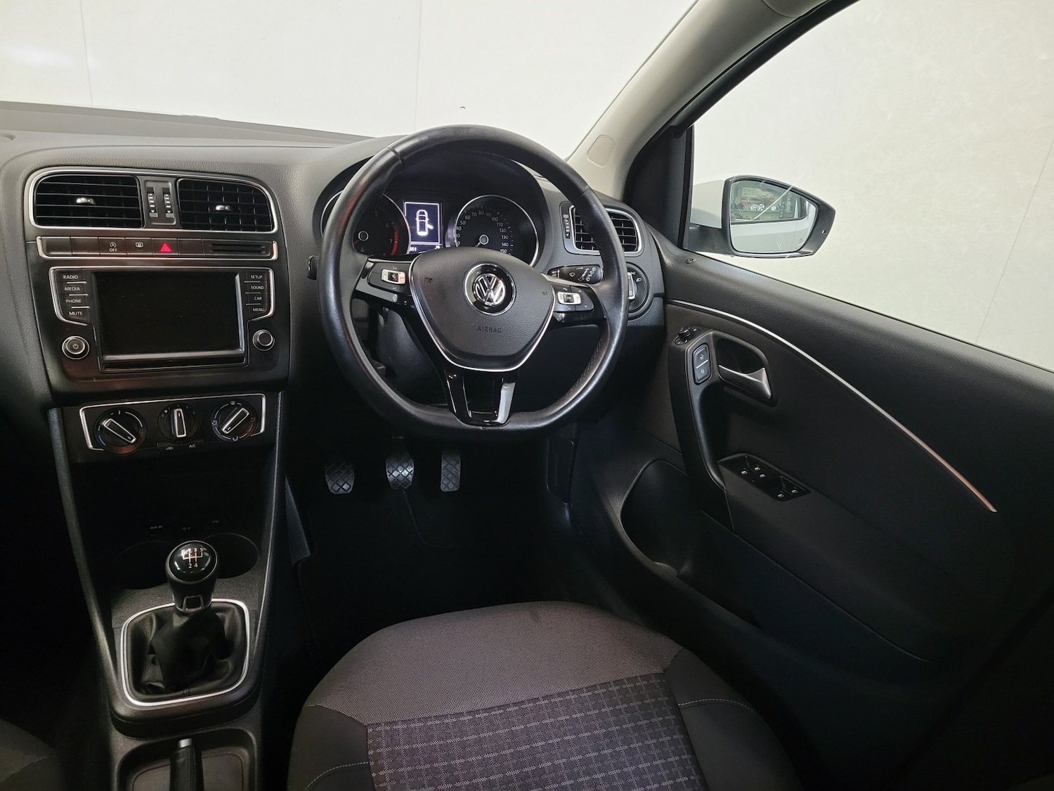 Used Volkswagen Polo 2015 for sale - 77350129: Photo 40