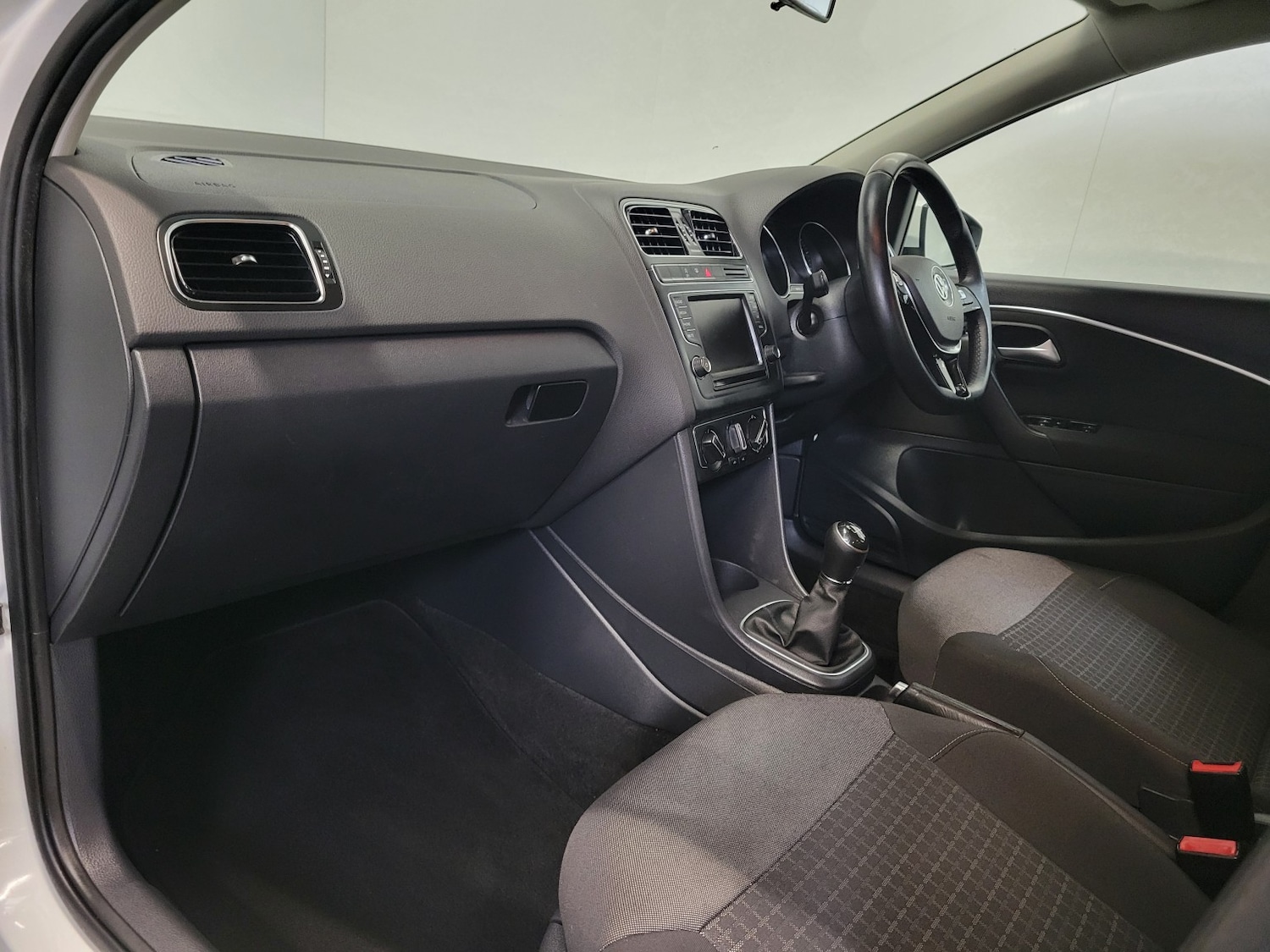 Used Volkswagen Polo 2015 for sale - 77350129: Photo 44