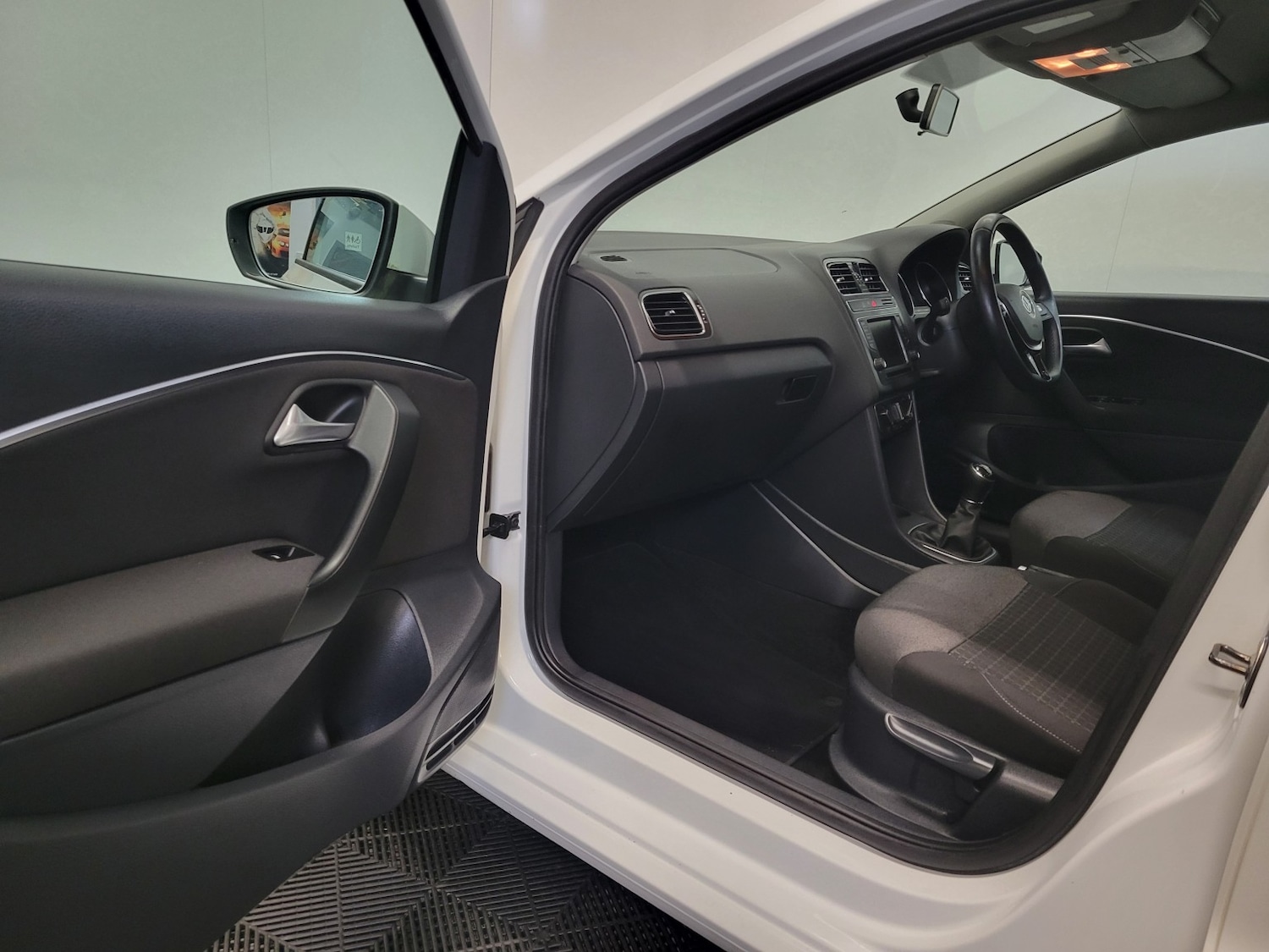 Used Volkswagen Polo 2015 for sale - 77350129: Photo 45