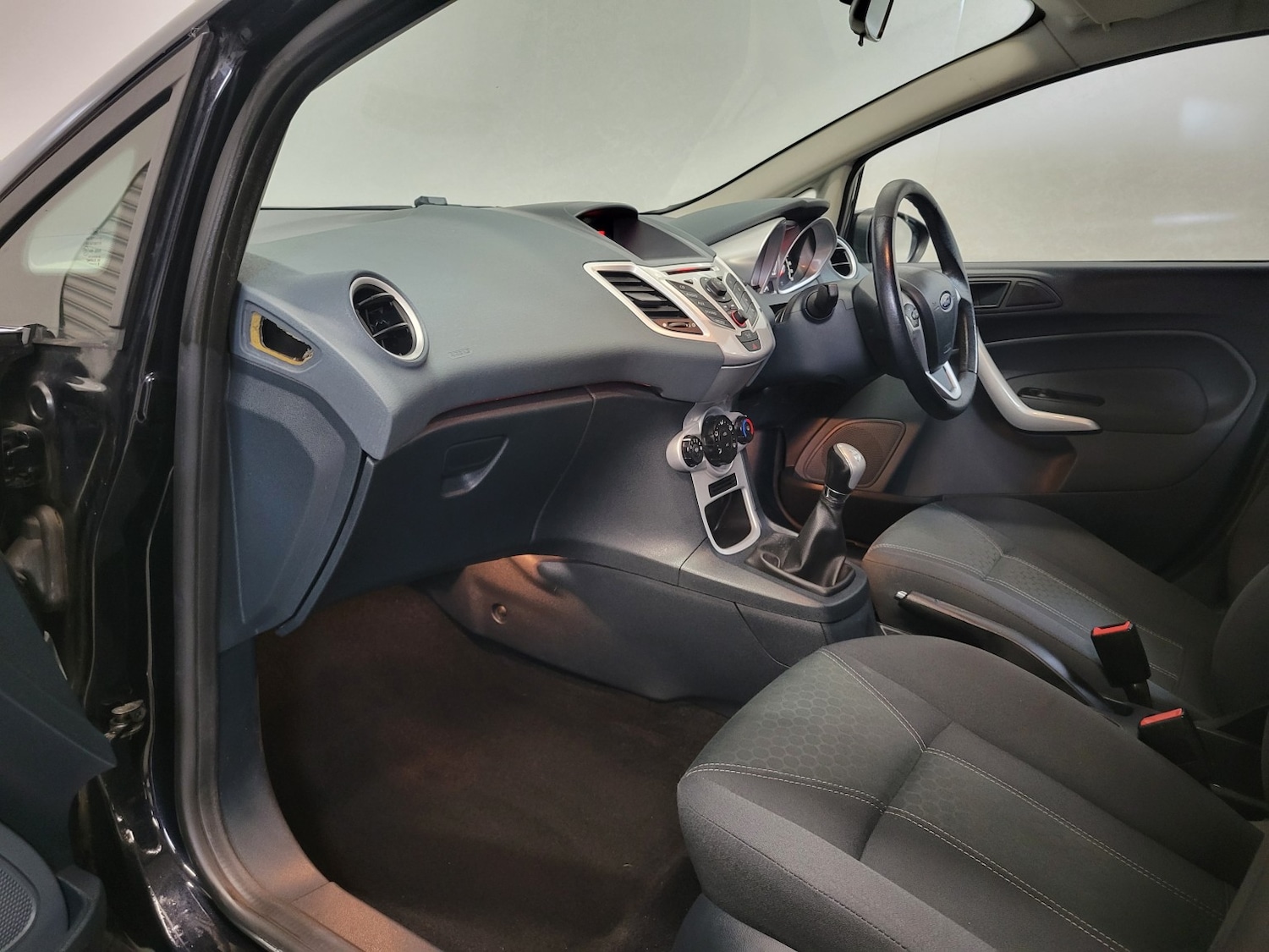 Used Ford Fiesta 2009 for sale - 76504695: Photo 42