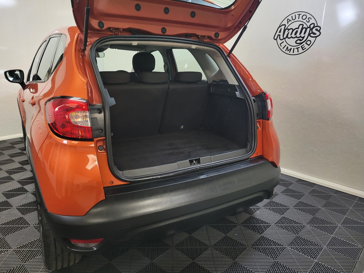 Used Renault Captur 2014 for sale - 77053699: Photo 30