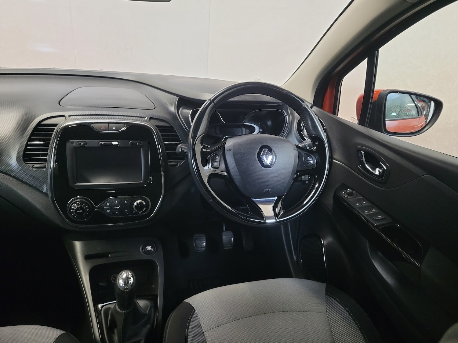Used Renault Captur 2014 for sale - 77053699: Photo 39