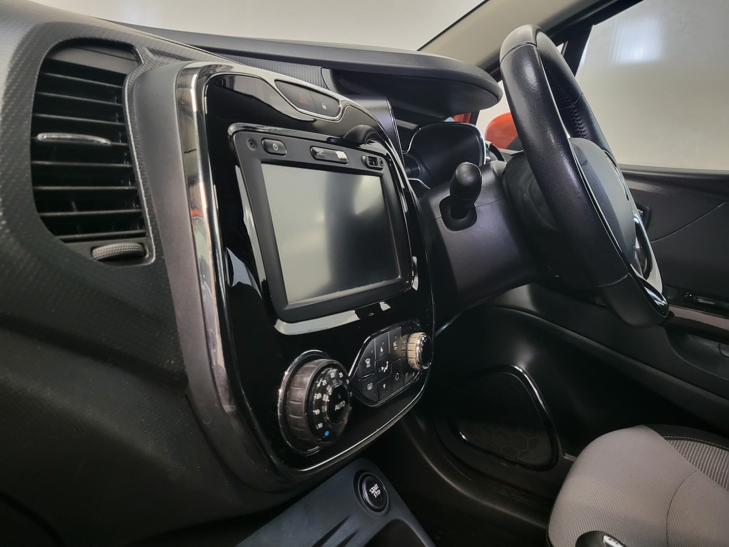 Used Renault Captur 2014 for sale - 77053699: Photo 46