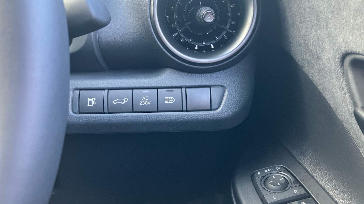 Used Toyota C-HR 2025 for sale - 77802292: Photo 40