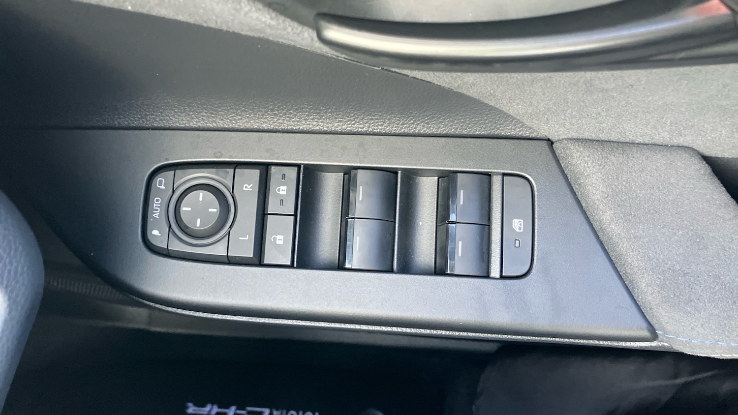 Used Toyota C-HR 2025 for sale - 77802292: Photo 41