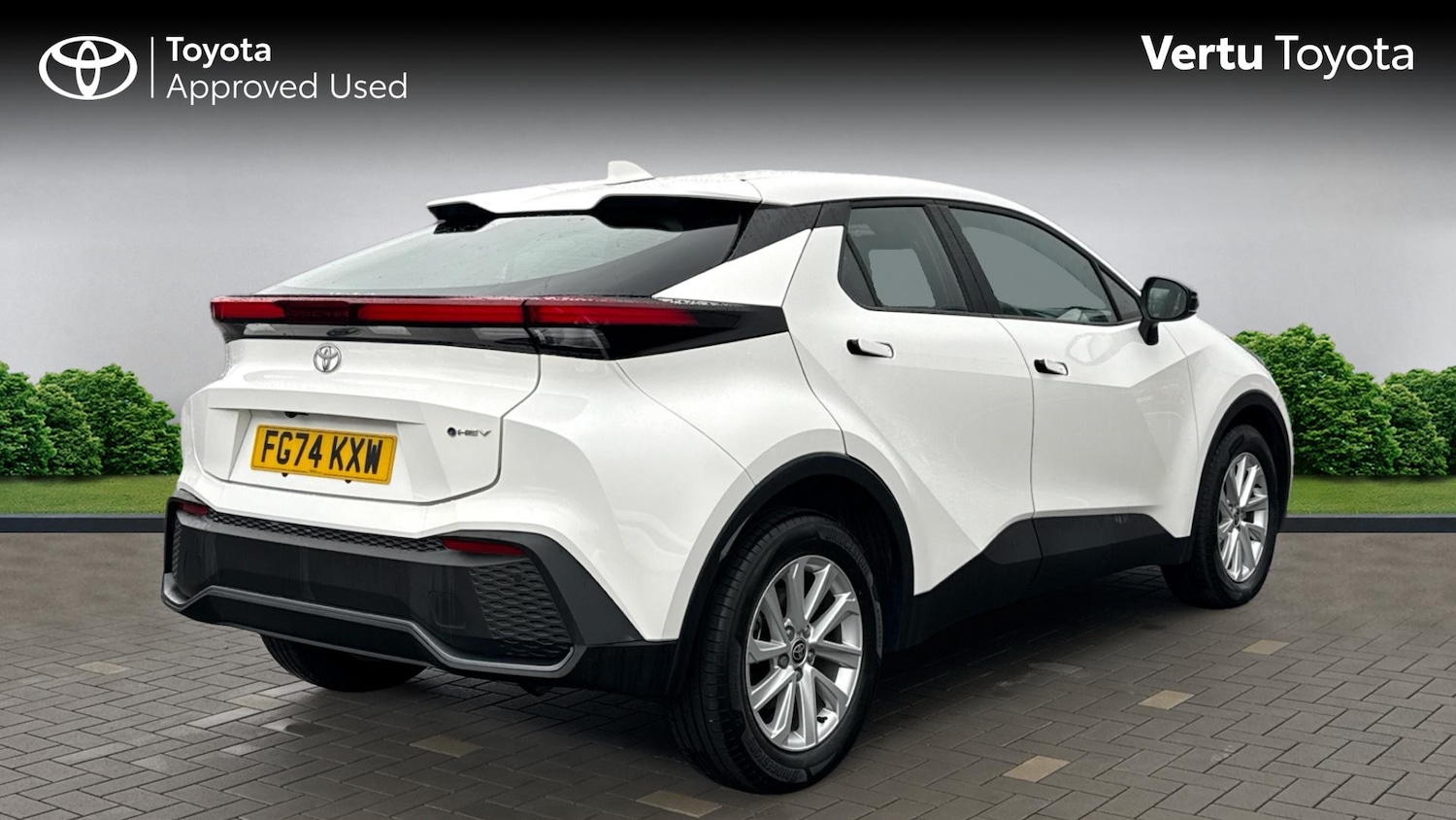 Used Toyota C-HR 2024 for sale - 76719920: Photo 2