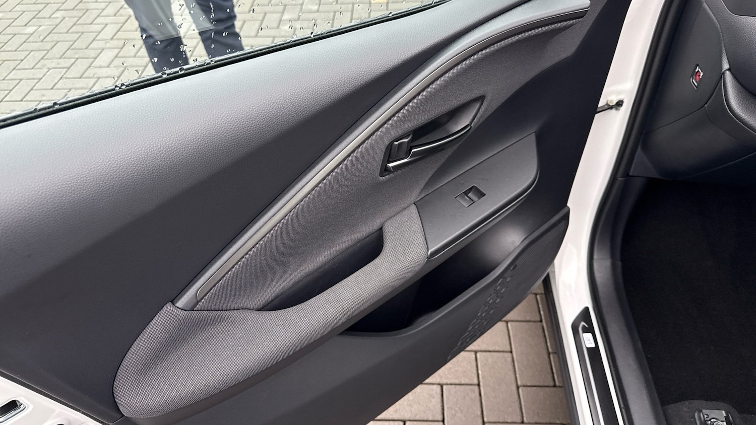 Used Toyota C-HR 2024 for sale - 76719920: Photo 35