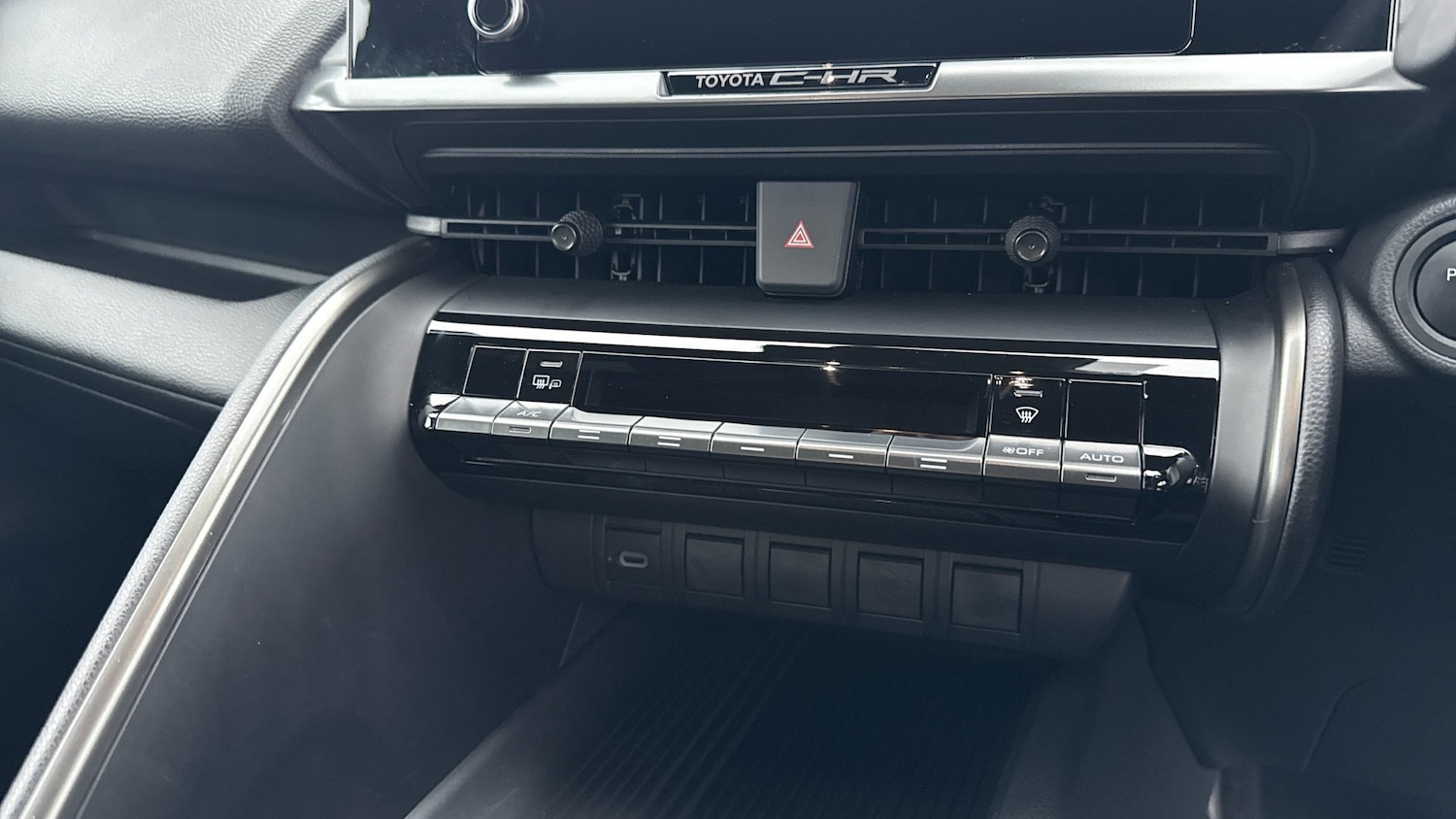 Used Toyota C-HR 2024 for sale - 76719920: Photo 44