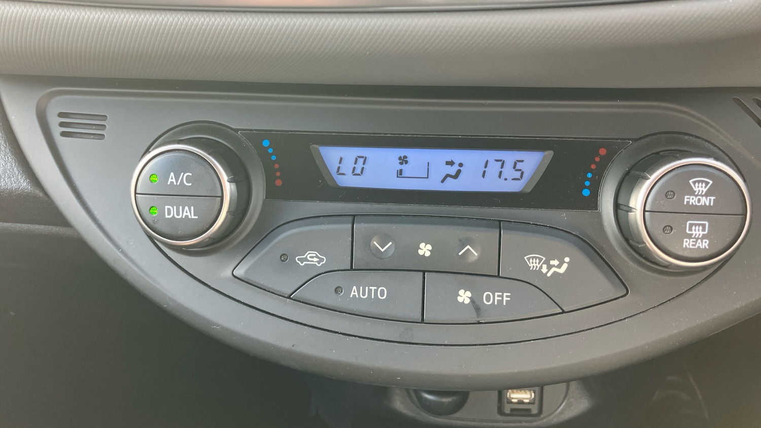 Used Toyota Yaris 2016 for sale - 76321675: Photo 27