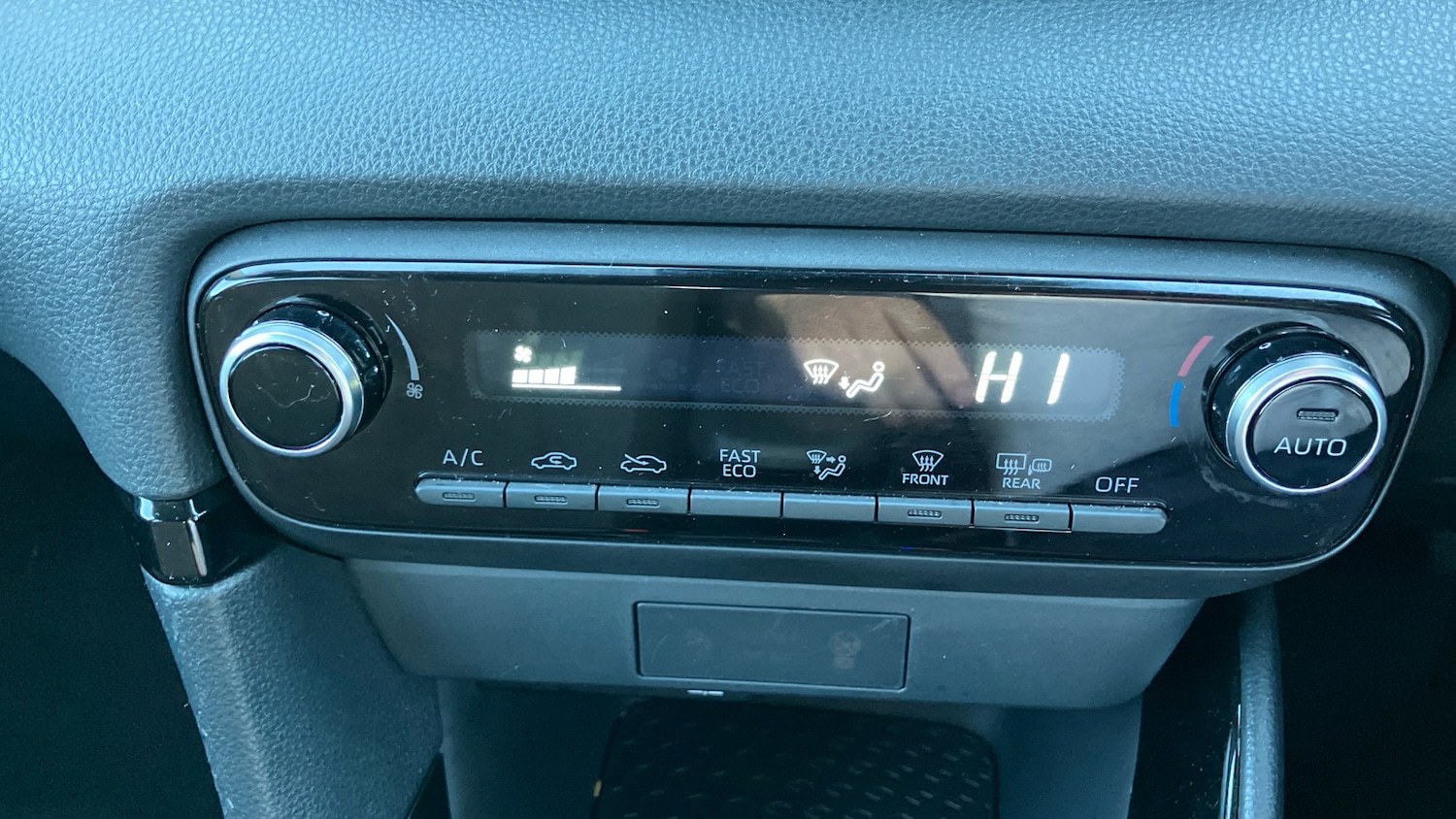 Used Toyota Yaris 2024 for sale - 77036642: Photo 29