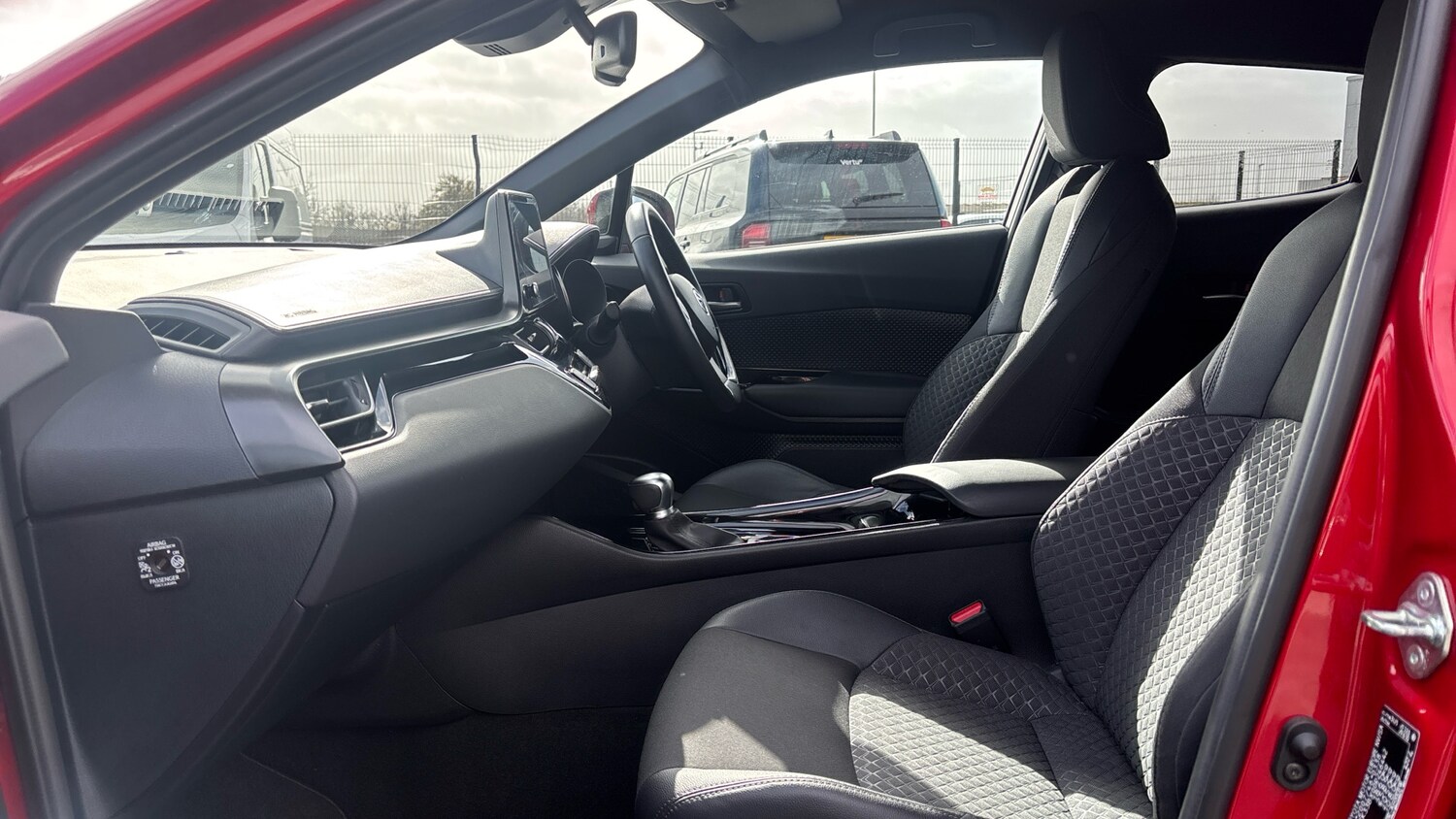 Used Toyota C-HR 2023 for sale - 77963100: Photo 10