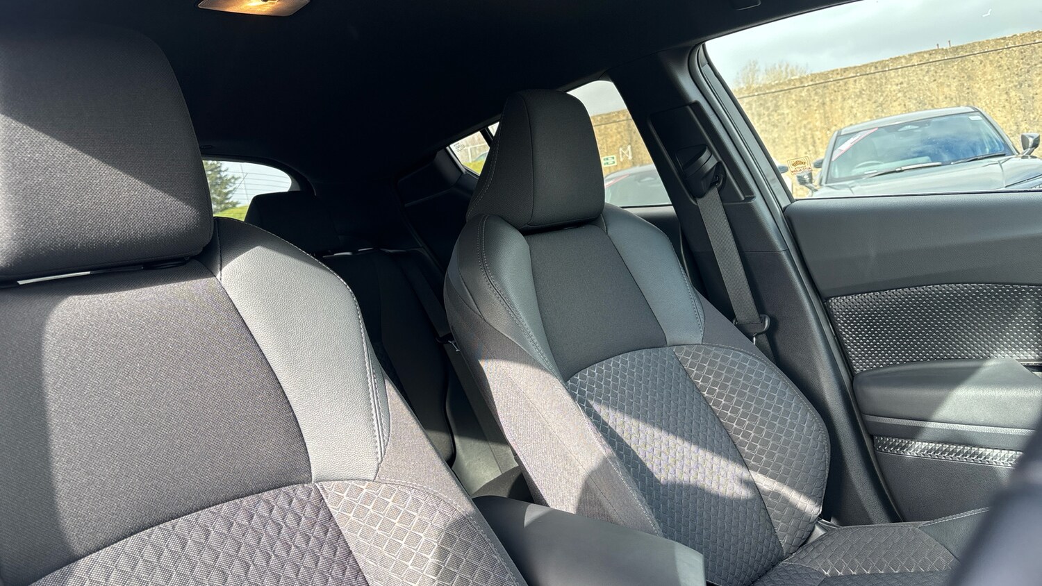 Used Toyota C-HR 2023 for sale - 77963100: Photo 22