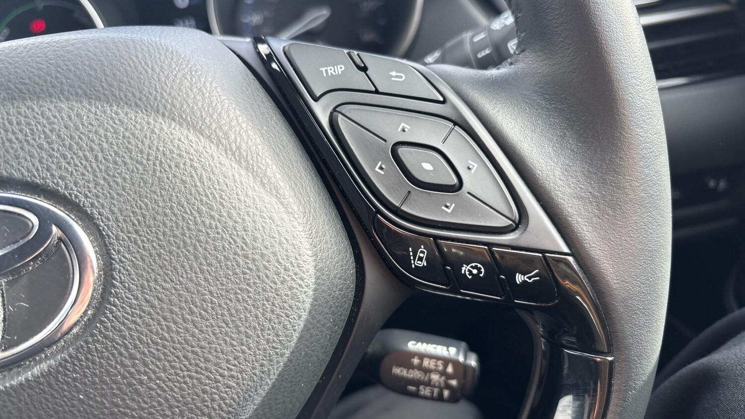 Used Toyota C-HR 2023 for sale - 77963100: Photo 39