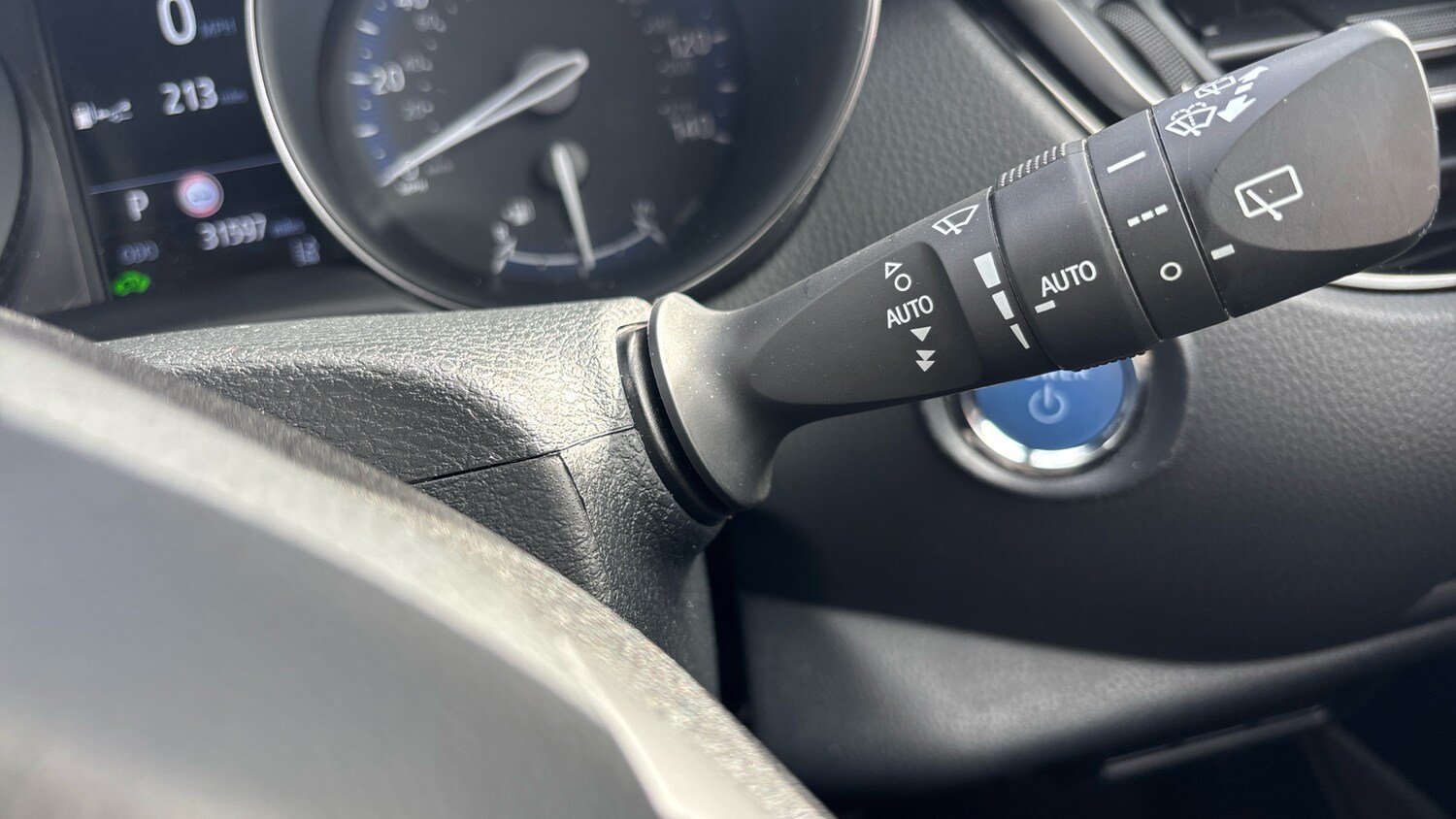 Used Toyota C-HR 2023 for sale - 77963100: Photo 40