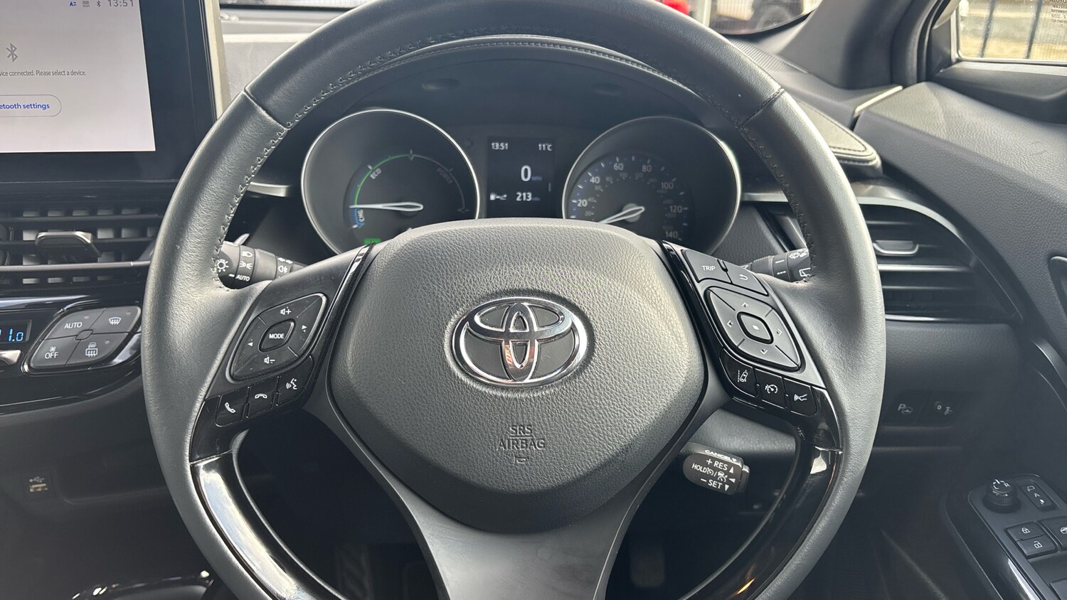 Used Toyota C-HR 2023 for sale - 77963100: Photo 8