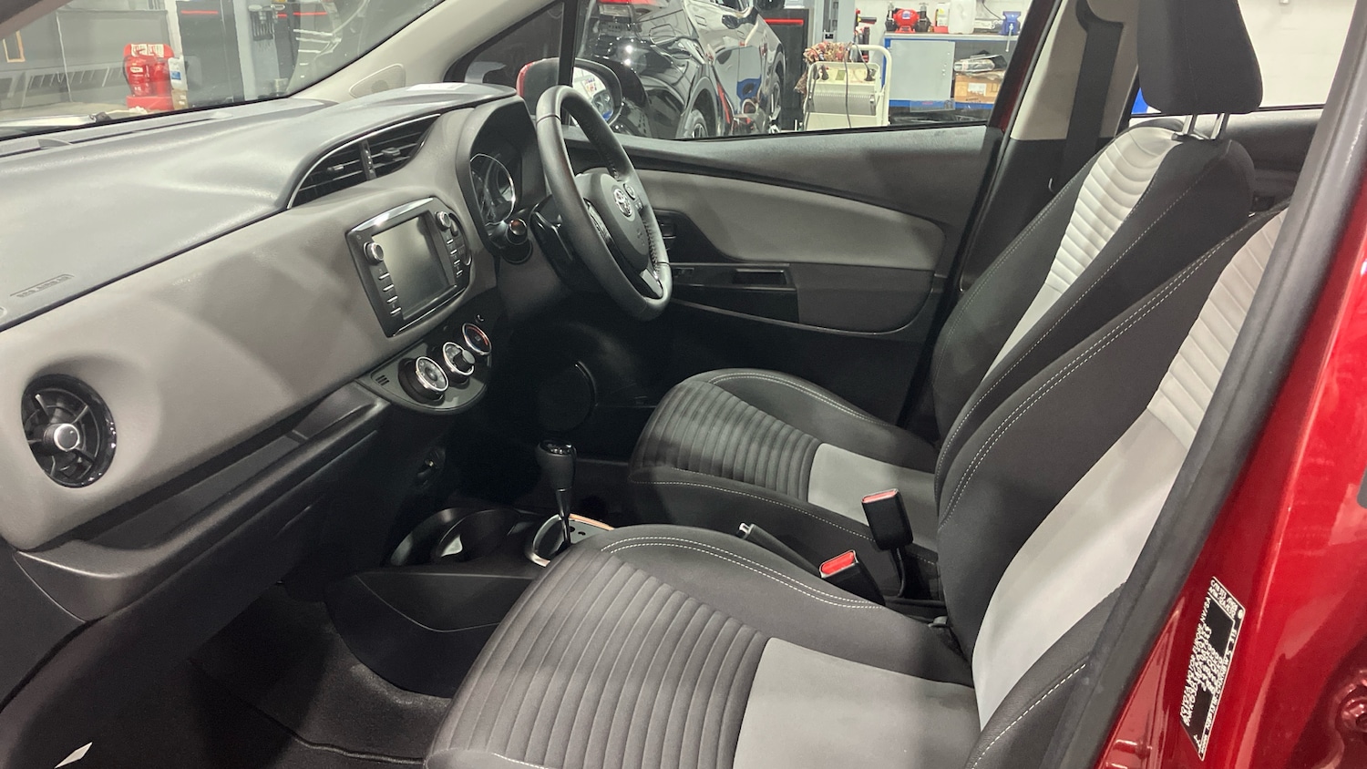 Used Toyota Yaris 2018 for sale - 77046178: Photo 10