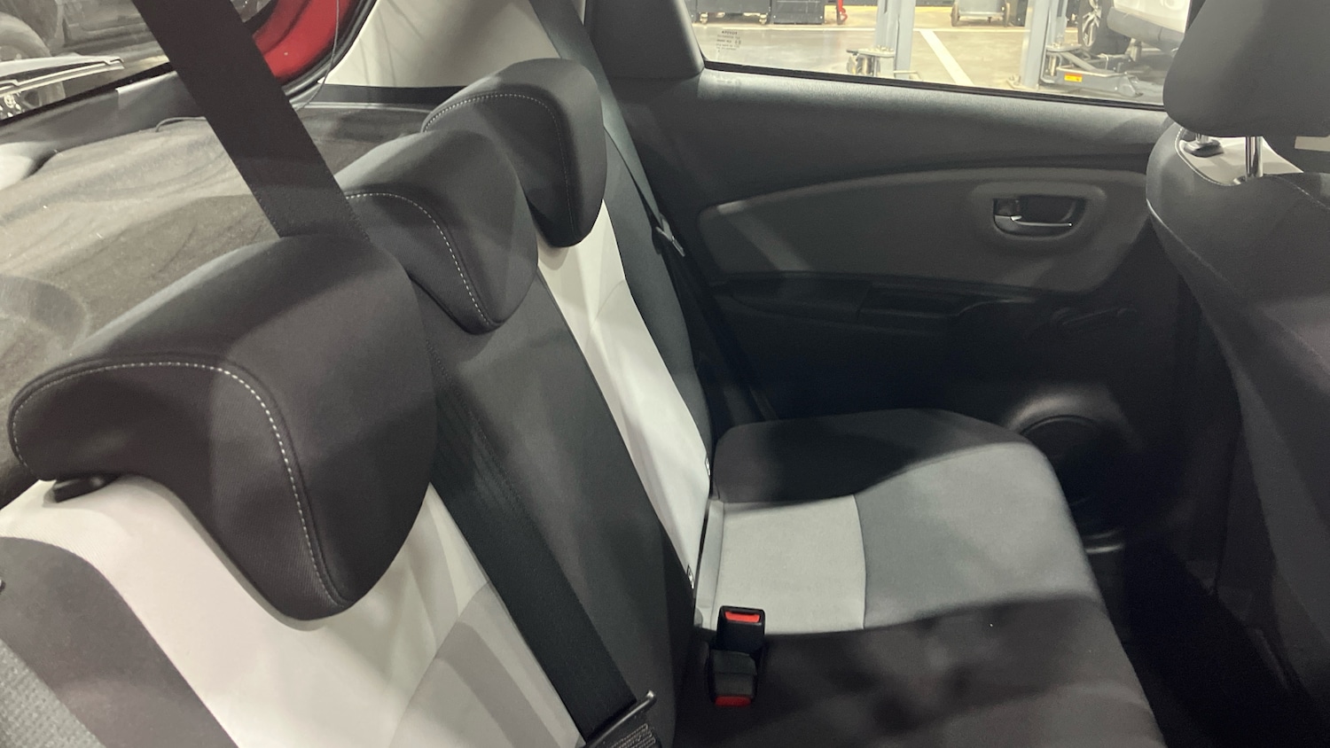 Used Toyota Yaris 2018 for sale - 77046178: Photo 54