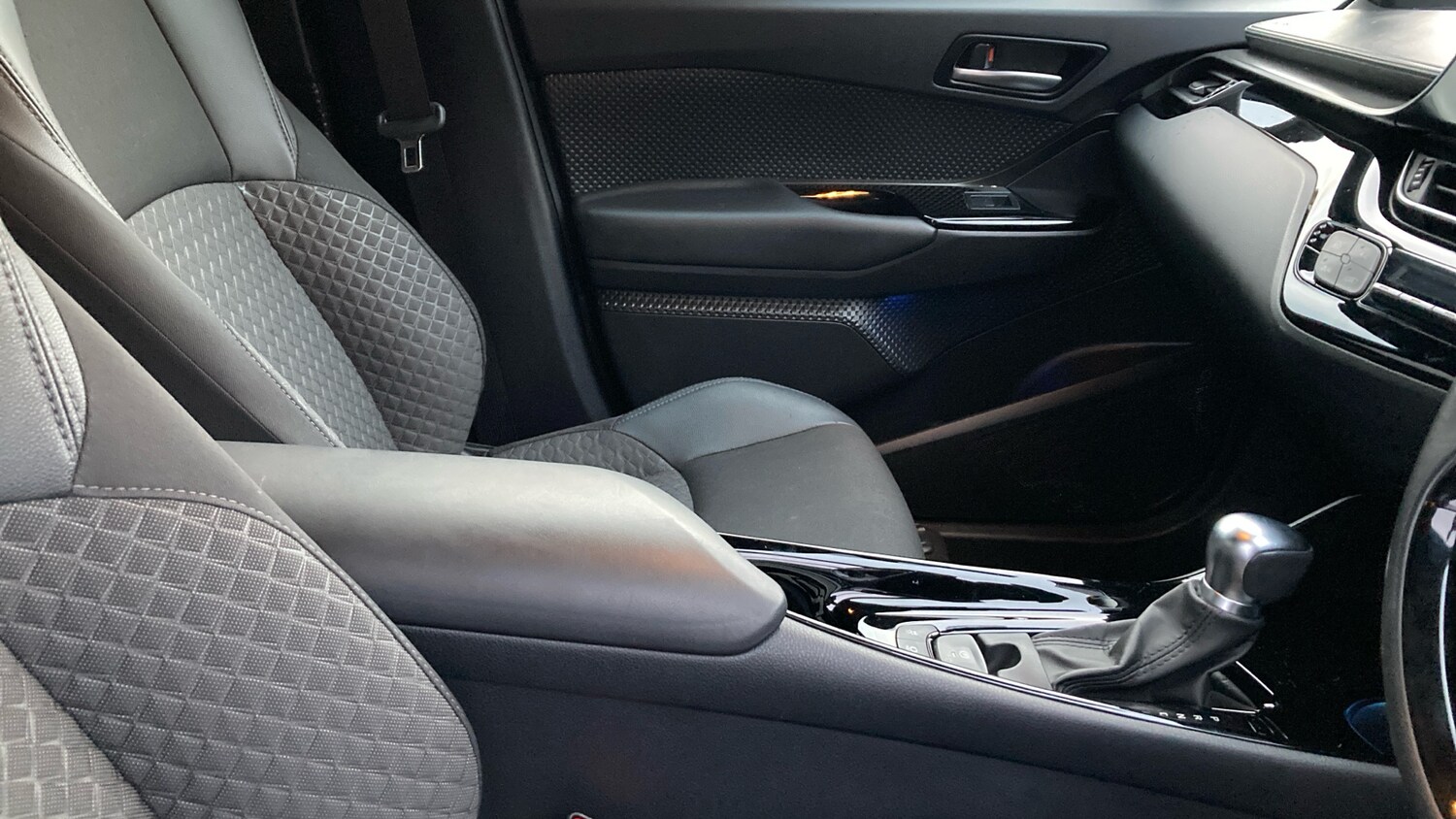 Used Toyota C-HR 2023 for sale - 77689165: Photo 34