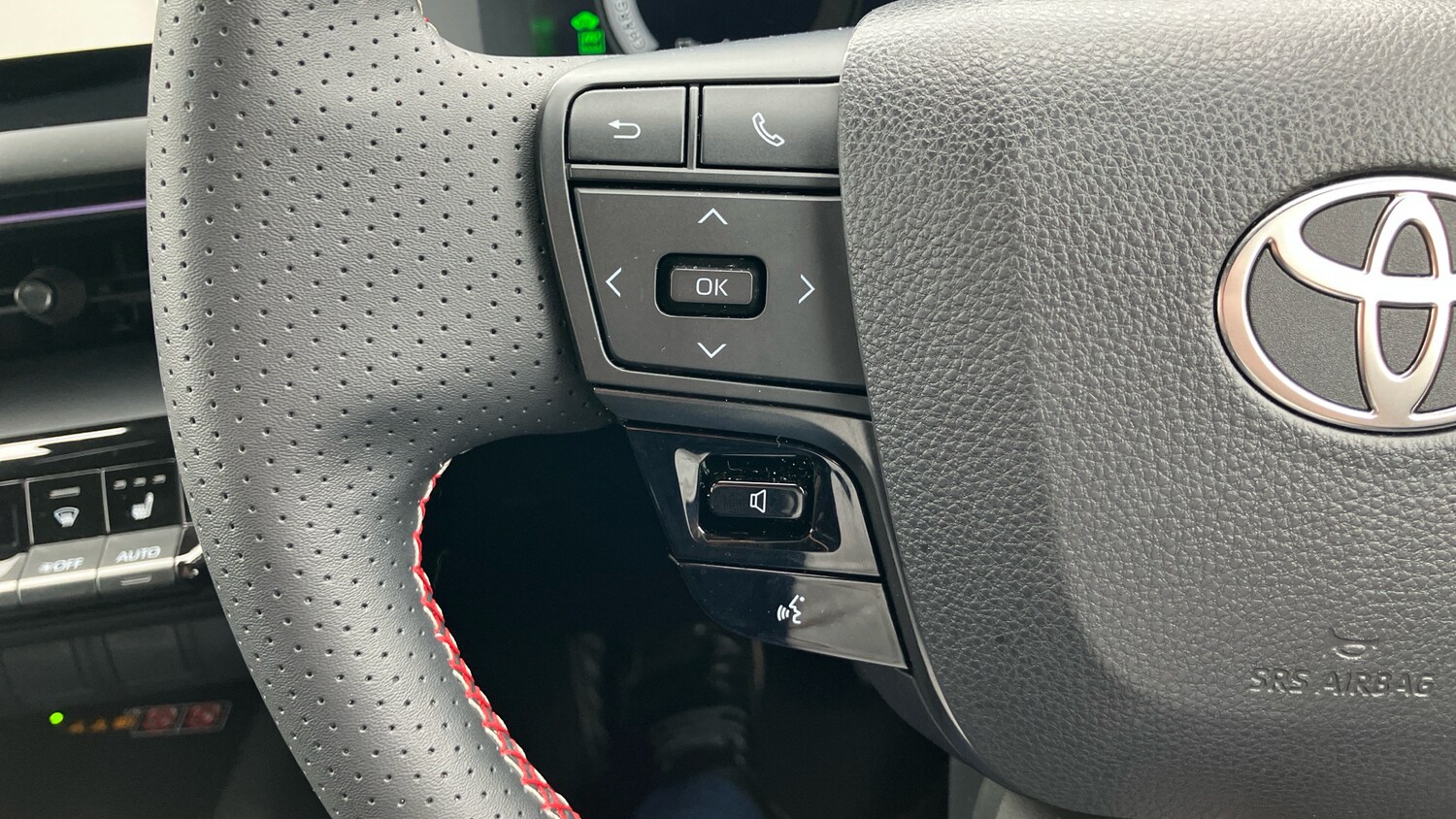 Used Toyota C-HR 2024 for sale - 75700219: Photo 28