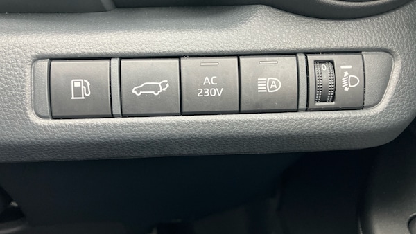 Used Toyota C-HR 2024 for sale - 75700219: Photo 30