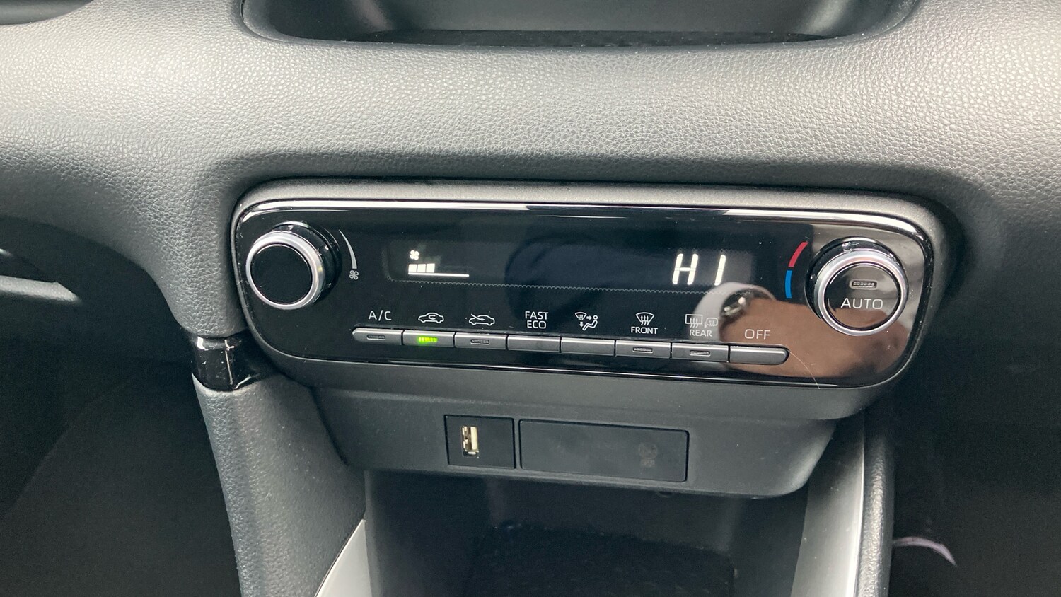 Used Toyota Yaris 2022 for sale - 76320013: Photo 29