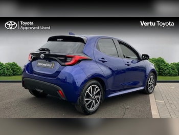 Used Toyota Yaris 2022 for sale - 76320013: Photo 2