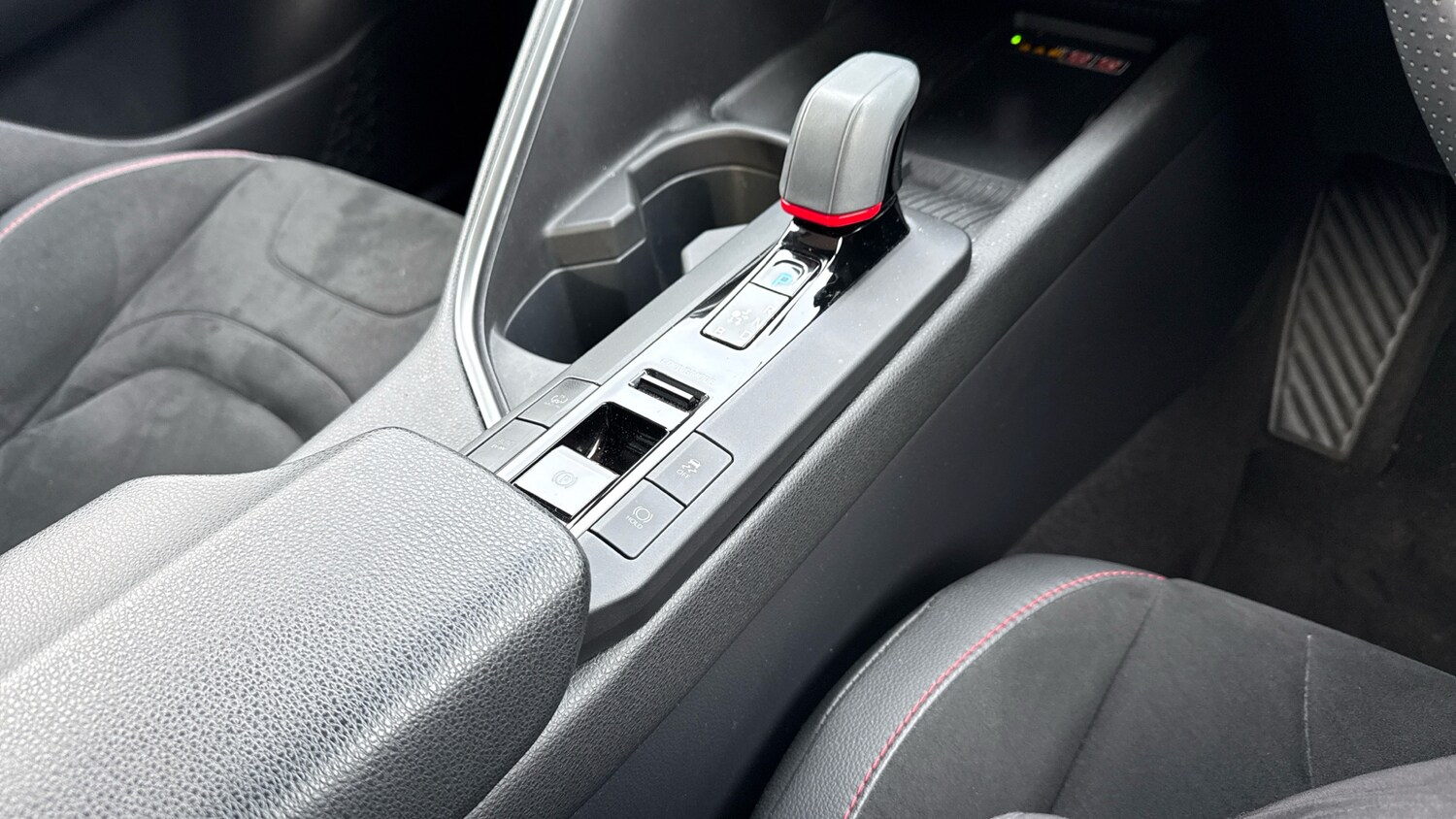 Used Toyota C-HR 2024 for sale - 77639128: Photo 39