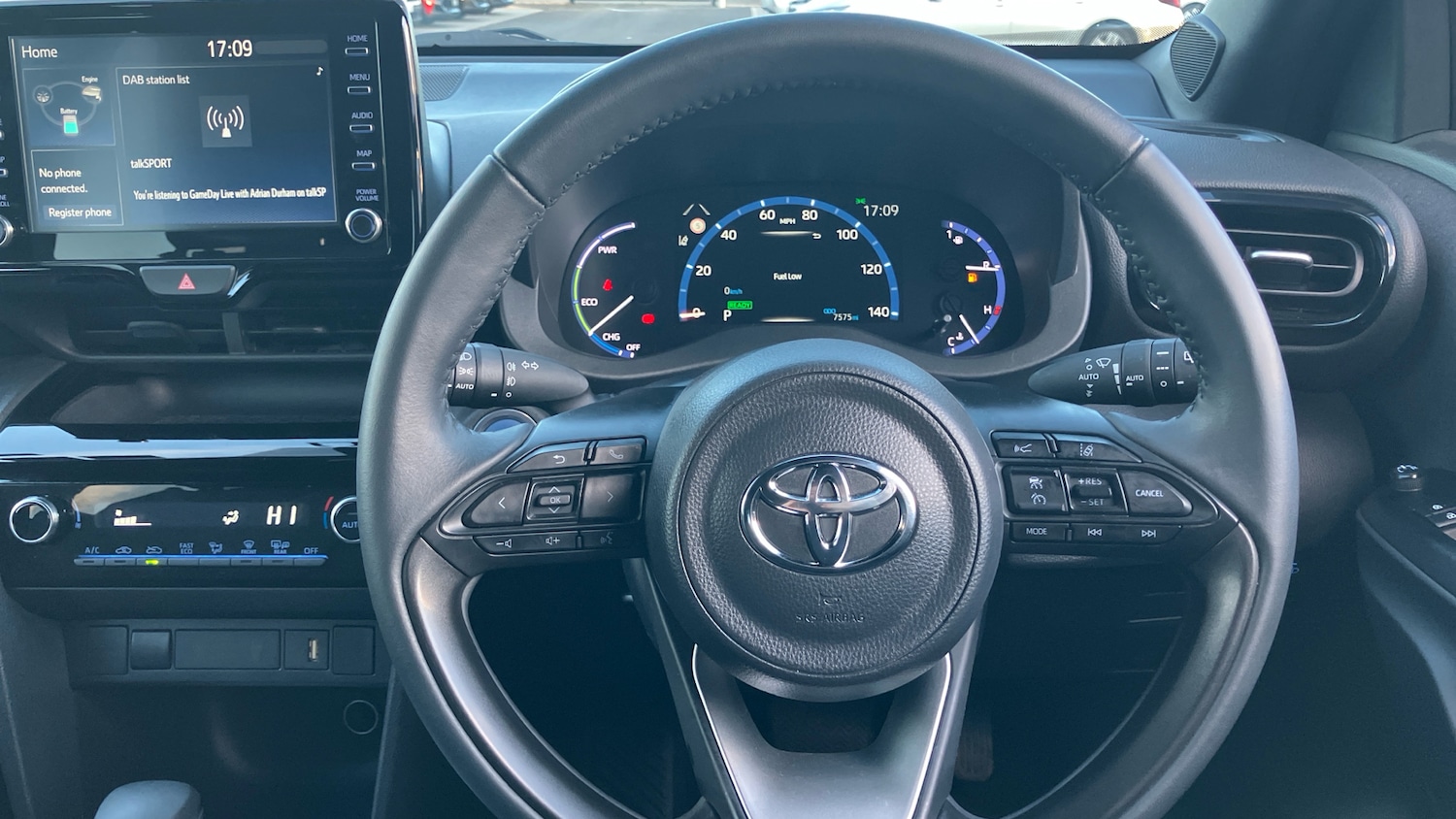 Used Toyota Yaris Cross 2023 for sale - 76357748: Photo 8